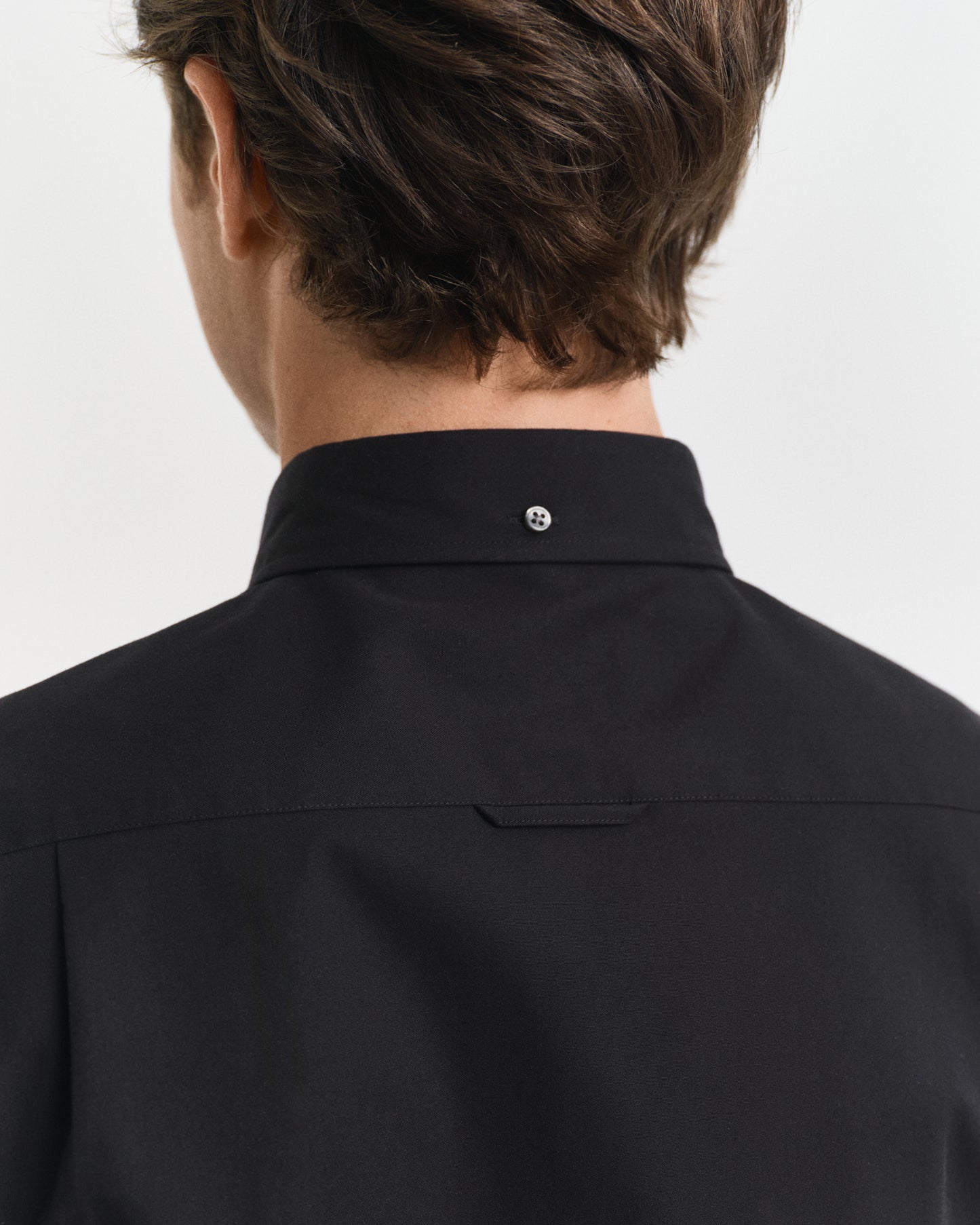 MODEL WEARING SLIM PINPOINT OXFORD SHIRT