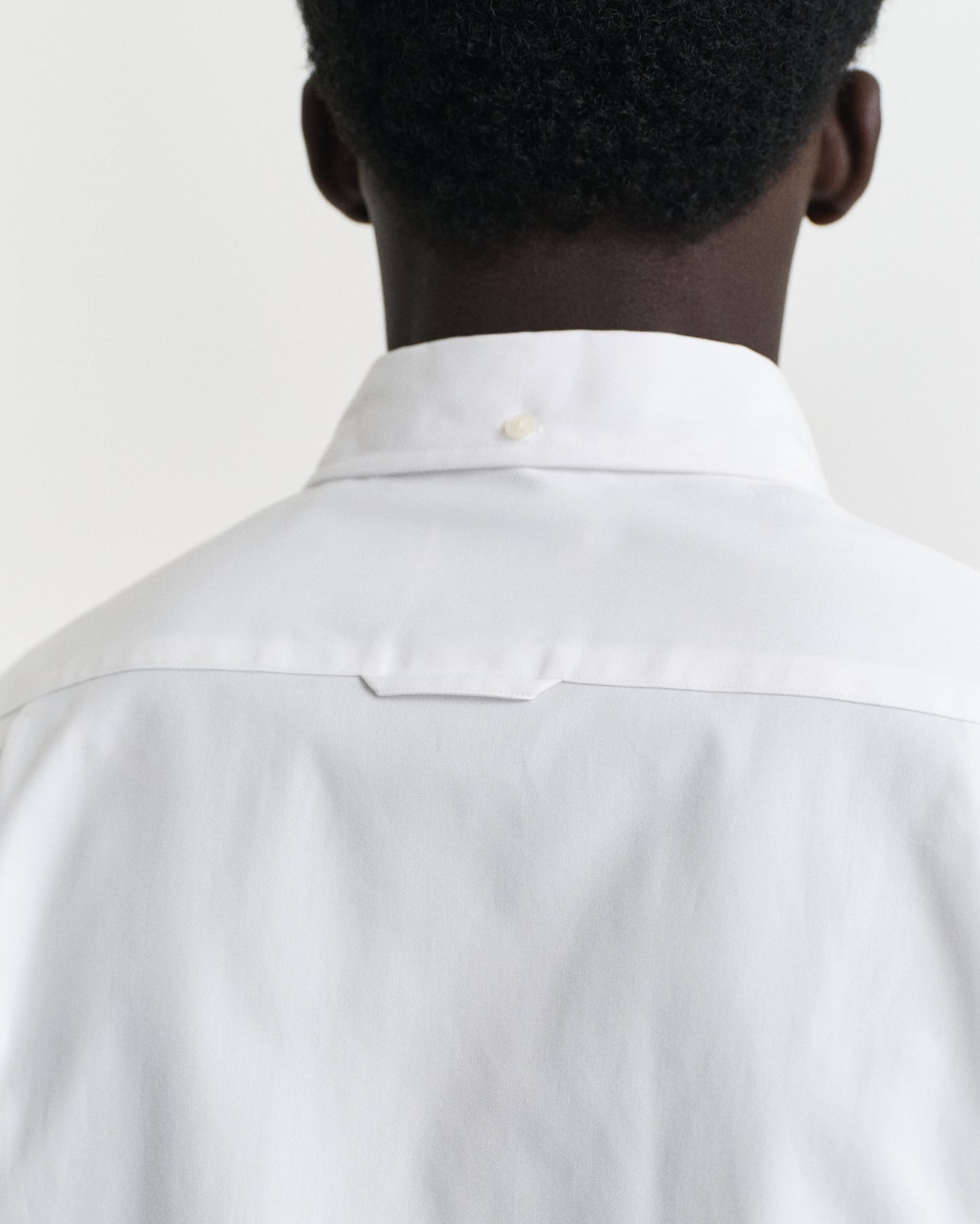 MODEL WEARING SLIM PINPOINT OXFORD SHIRT