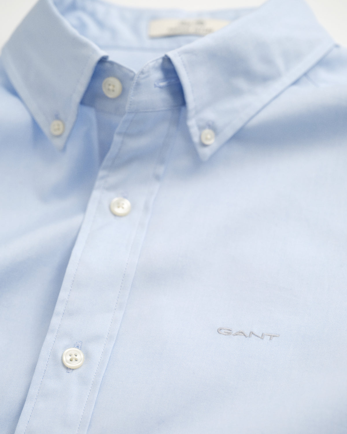 LIGHT BLUE, SLIM PINPOINT OXFORD SHIRT, FLAT-LAY BY GANT AU.