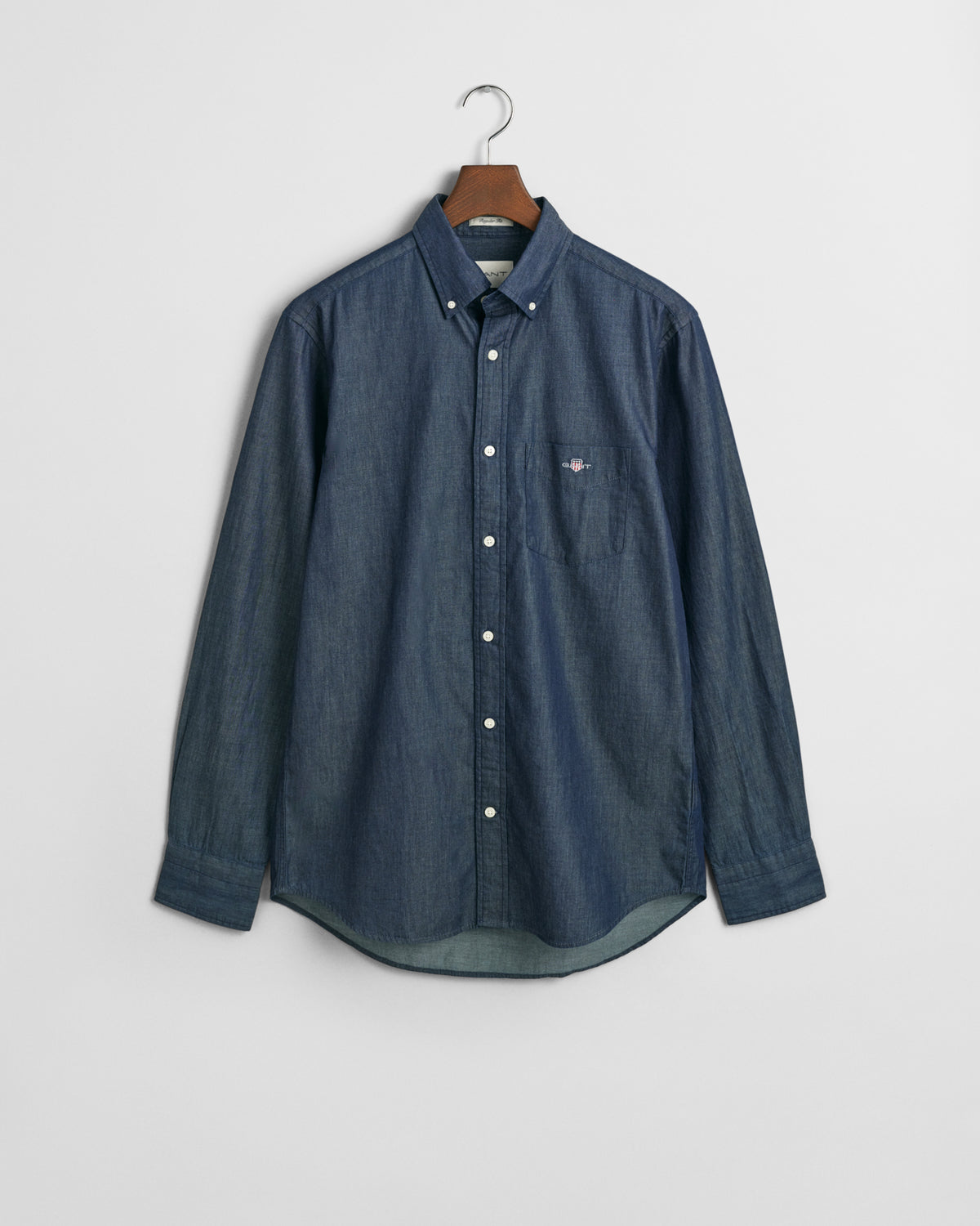 DARK INDIGO, REG INDIGO BD, FLAT-LAY BY GANT AU.