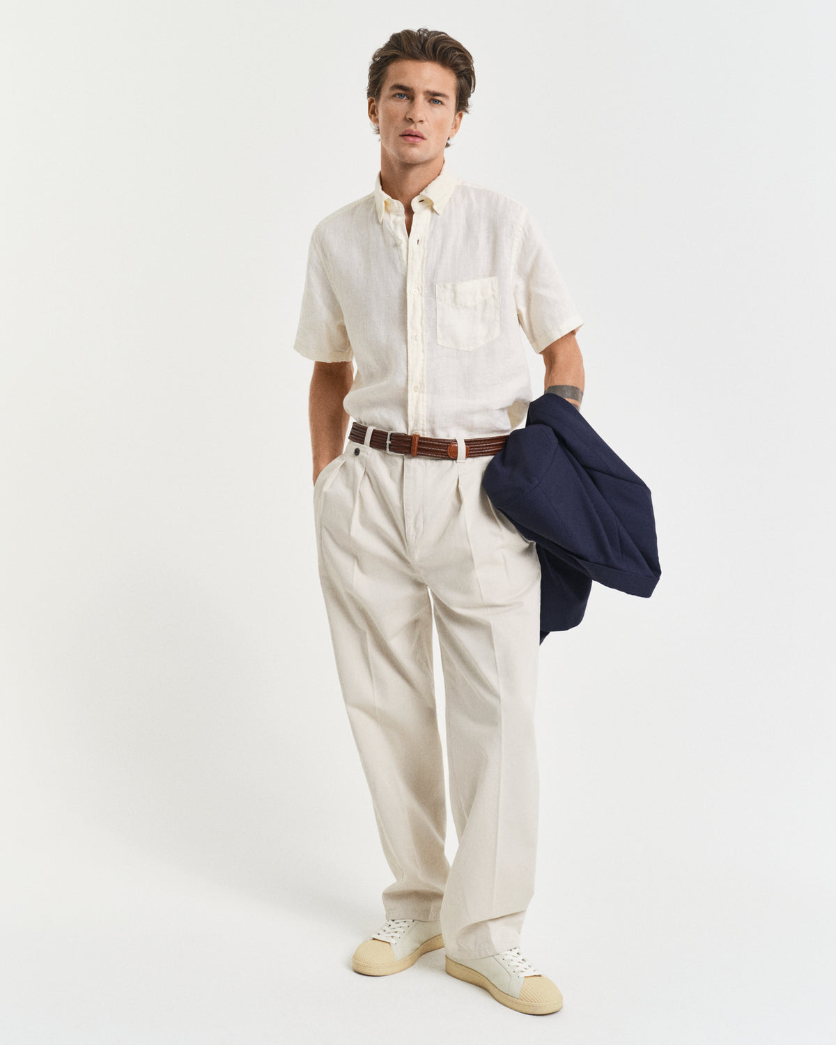 CREAM, REG GMNT DYED LINEN SS SHIRT BY GANT AU.