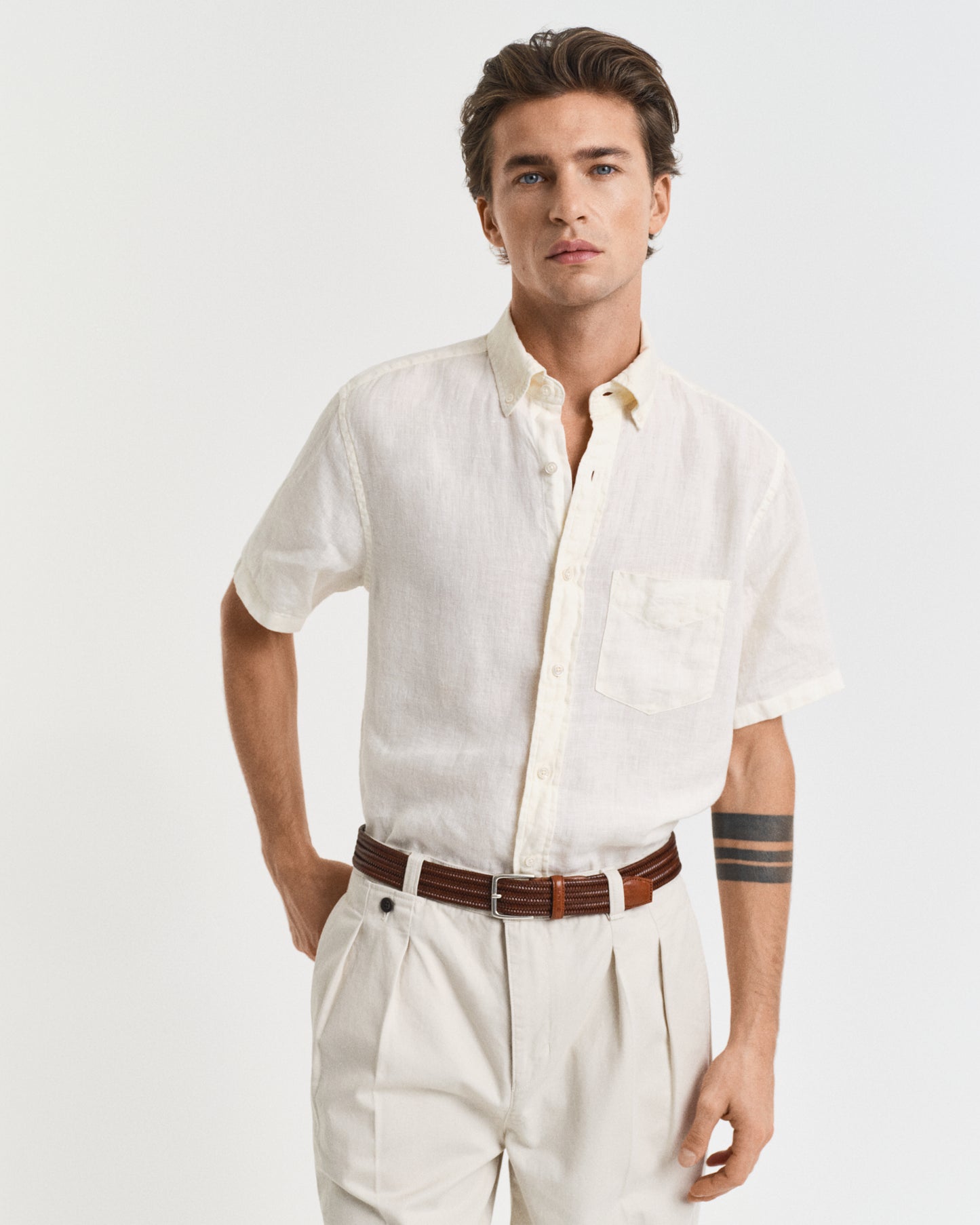 CREAM, REG GMNT DYED LINEN SS SHIRT, FRONT-VIEW BY GANT AU.