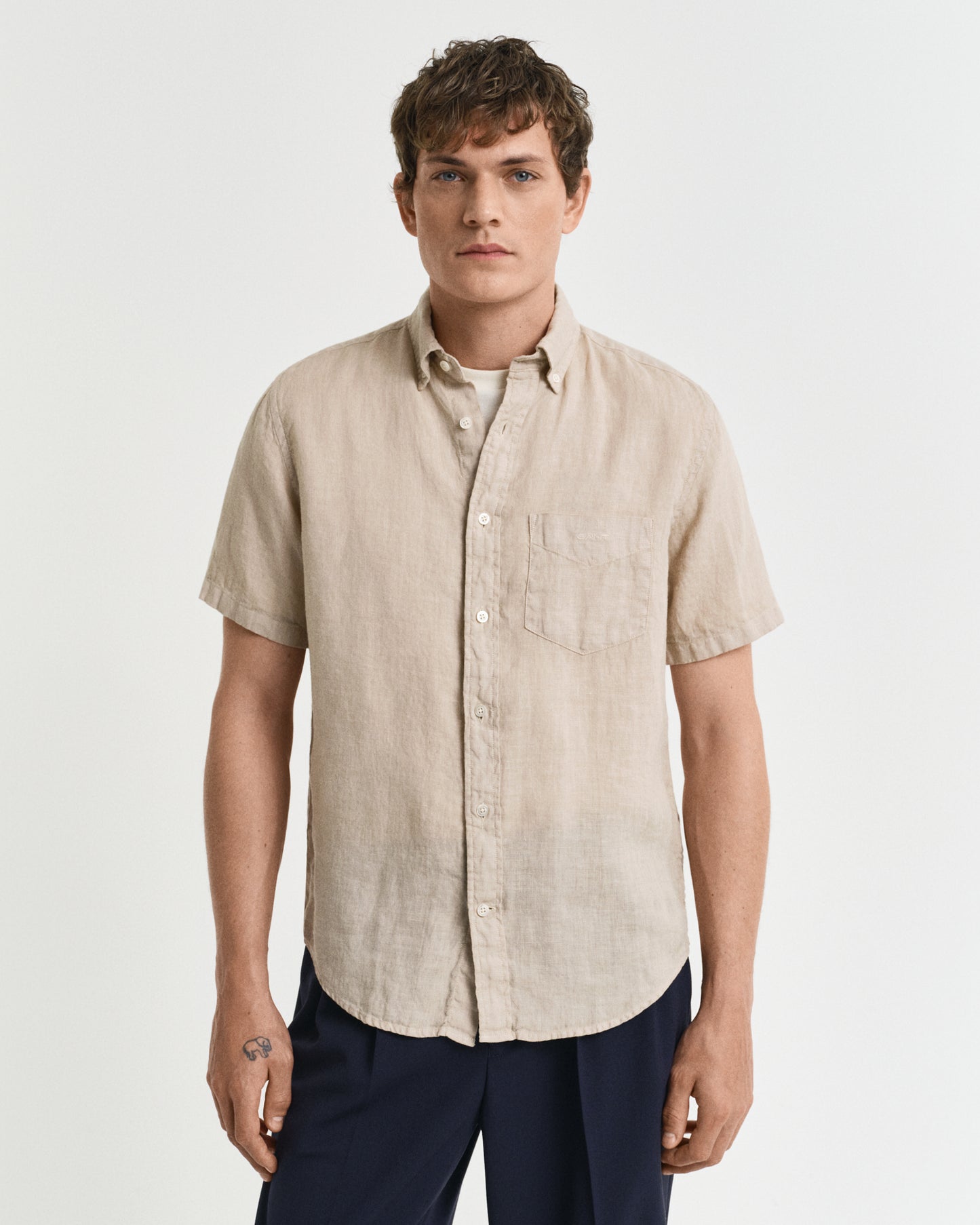 MODEL WEARING REG GMNT DYED LINEN SS SHIRT