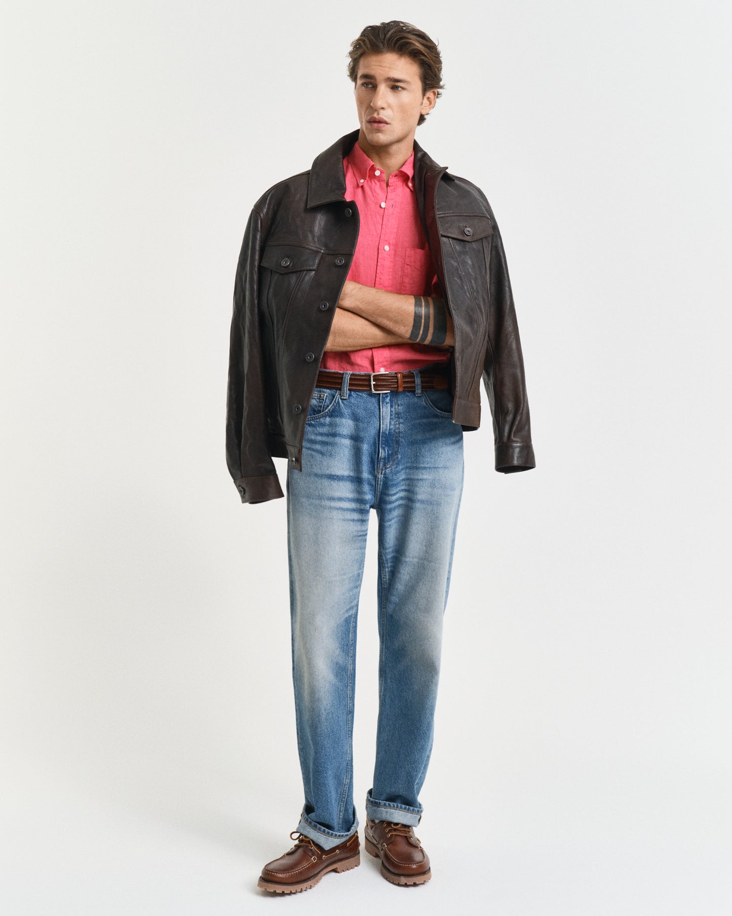 WATERMELON RED, REG GMNT DYED LINEN SS SHIRT BY GANT AU.