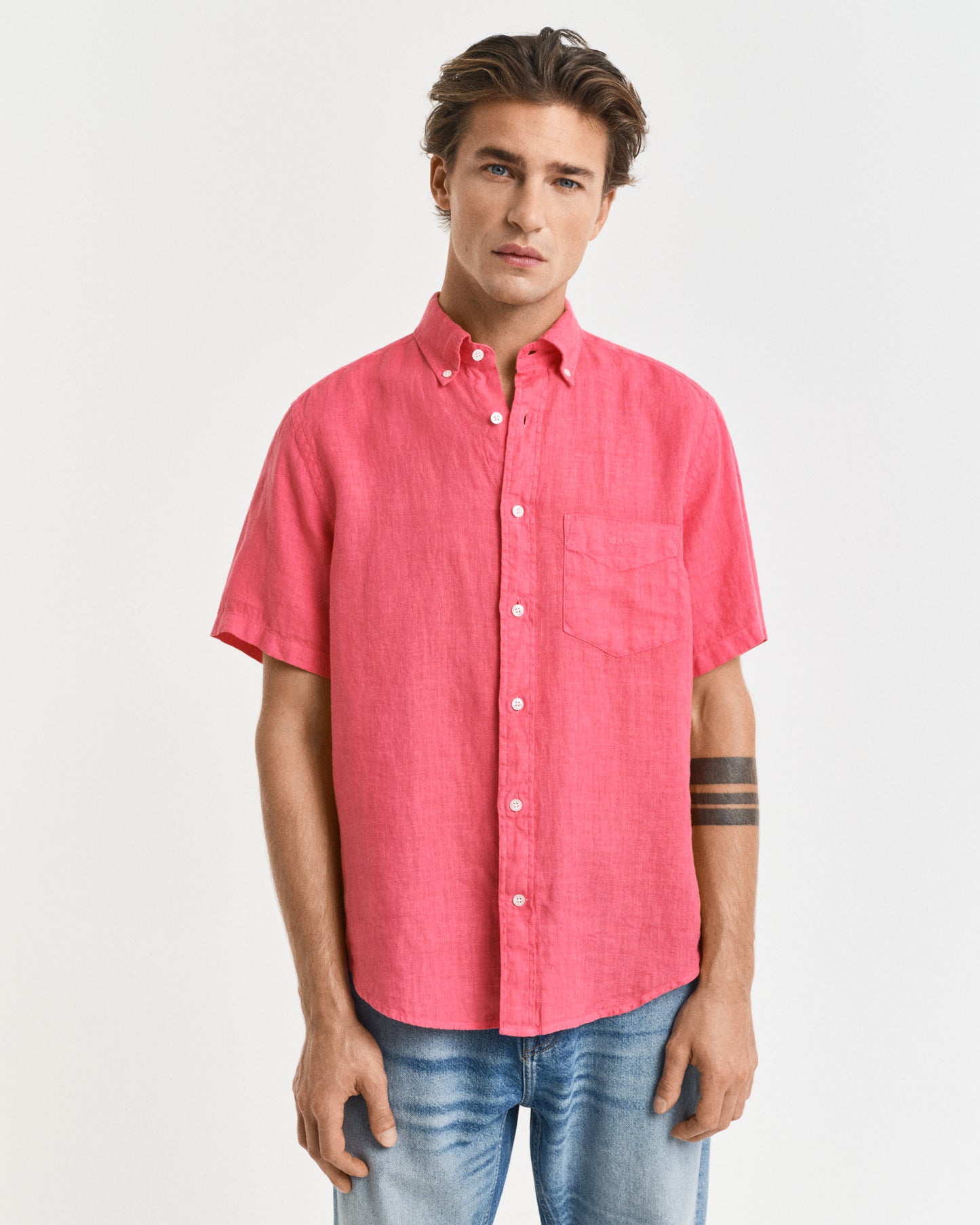 MODEL WEARING REG GMNT DYED LINEN SS SHIRT