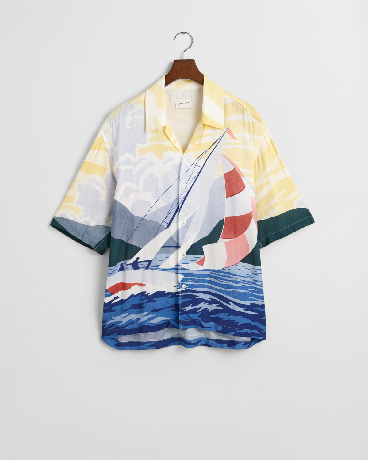 RUBY RED, REL SCENERY SAILING SHIRT, FLAT-LAY BY GANT AU.