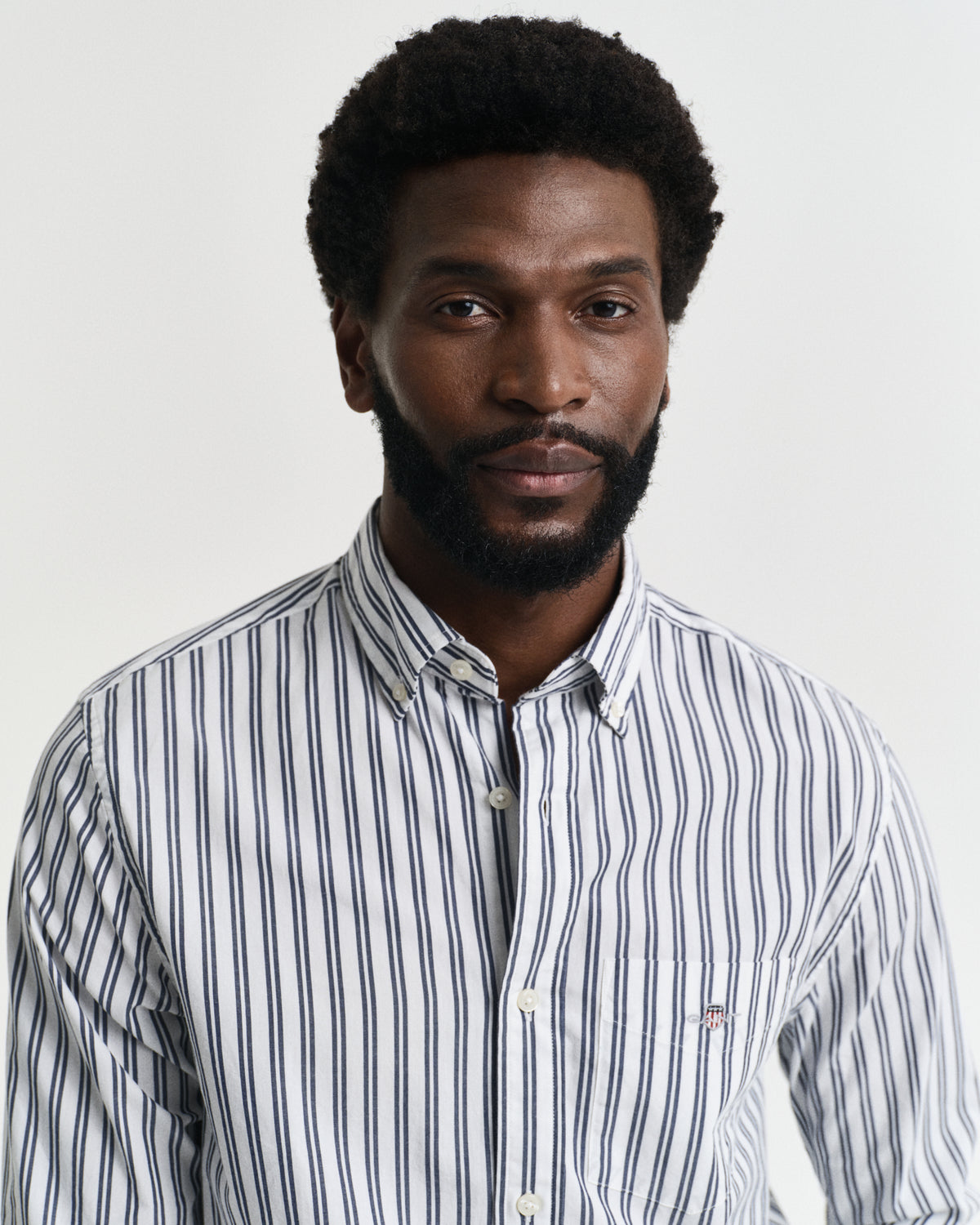 WHITE, REG CLASSIC POPLIN STRIPE SHIRT, CLOSE-UP BY GANT AU.