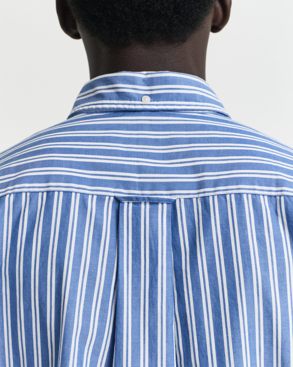 RICH BLUE, REG CLASSIC POPLIN STRIPE SHIRT, CLOSE-UP BY GANT AU.