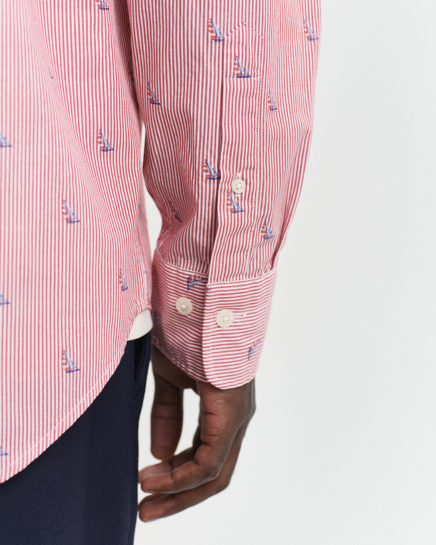 MODEL WEARING REG SAILING FIL COUPE SHIRT