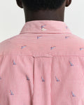 RUBY RED, REG SAILING FIL COUPE SHIRT, CLOSE-UP BY GANT AU.