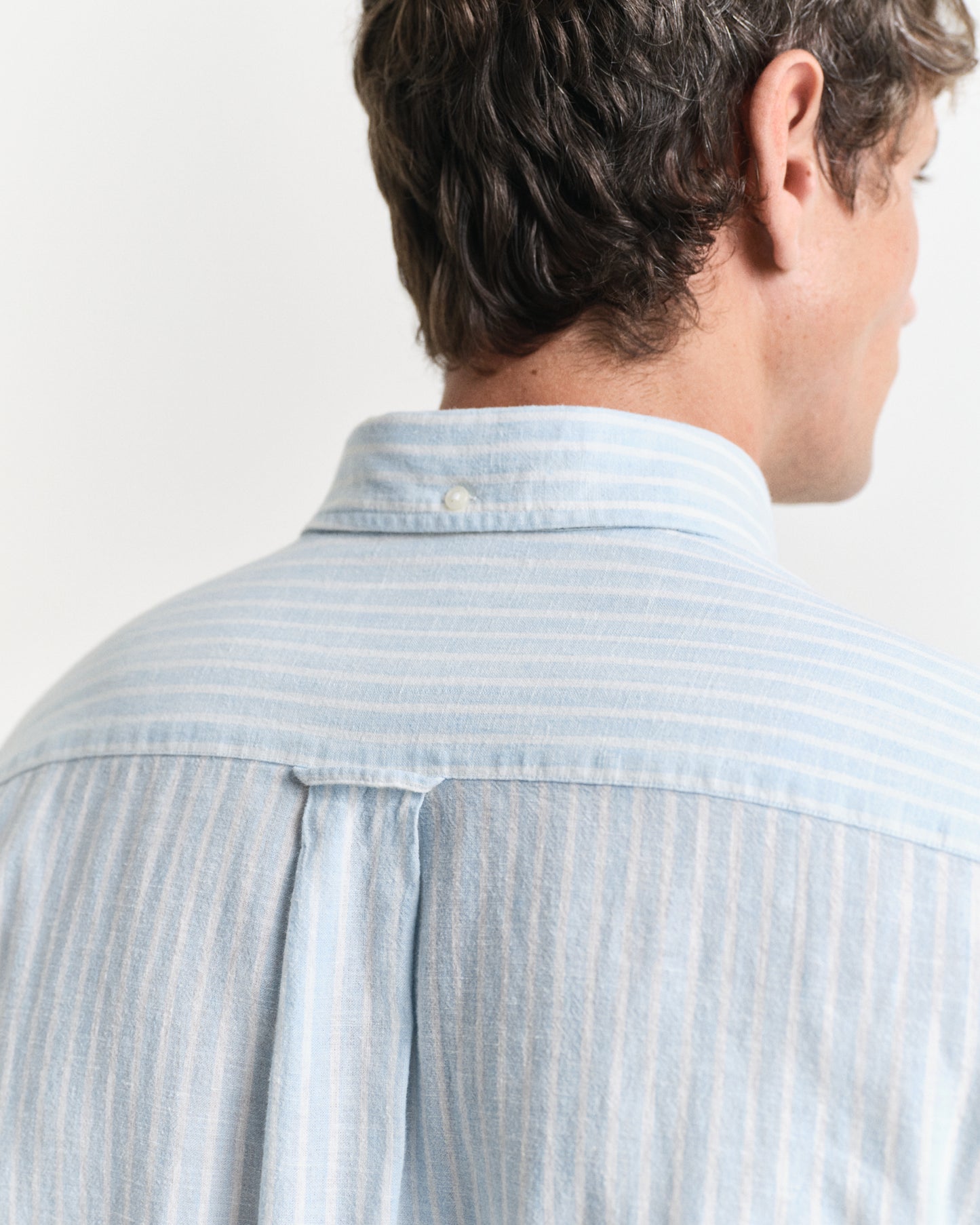 FRESH BLUE, REG COTTON LINEN STRIPE SHIRT, CLOSE-UP BY GANT AU.