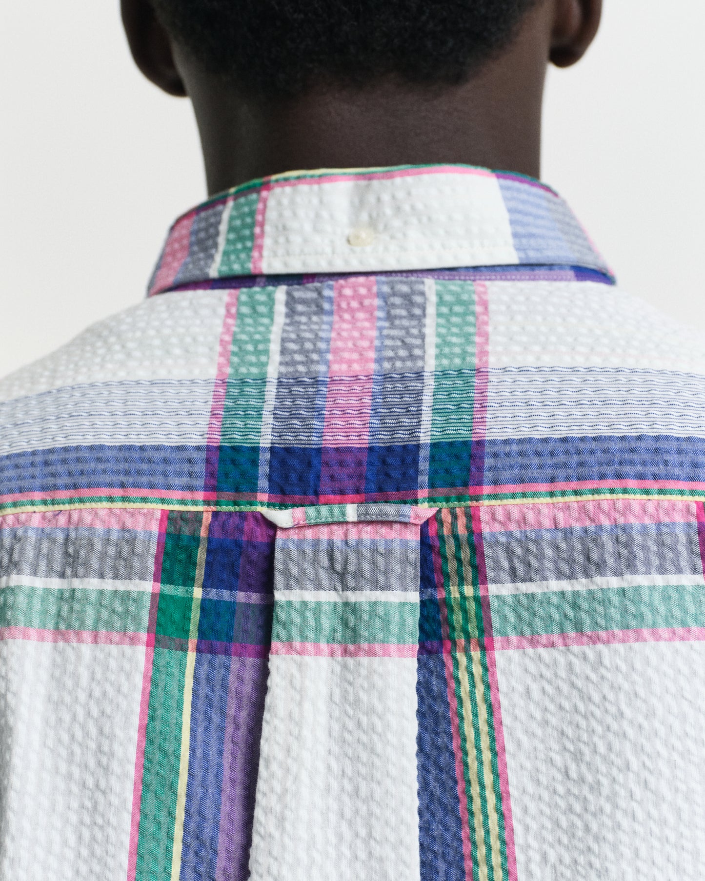 EGGSHELL, REG SEERSUCKER MADRAS SHIRT, CLOSE-UP BY GANT AU.