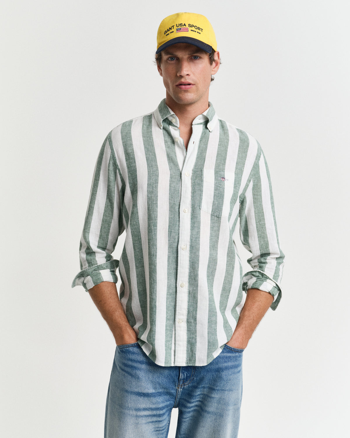 WOODY GREEN, REG COTTON LINEN BOLD STRIPE SHIRT, FRONT-VIEW BY GANT AU.