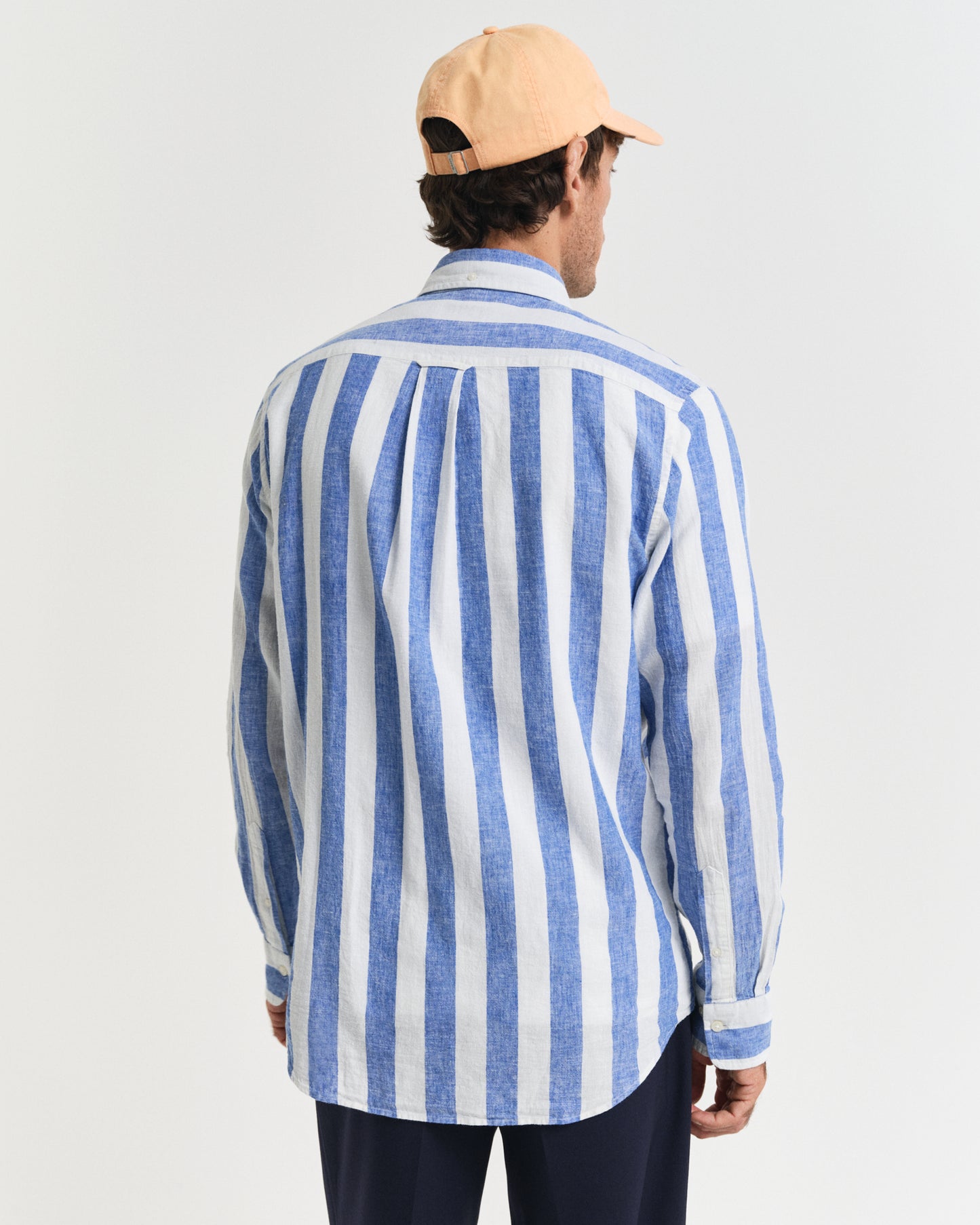 RICH BLUE, REG COTTON LINEN BOLD STRIPE SHIRT, BACK-VIEW BY GANT AU.