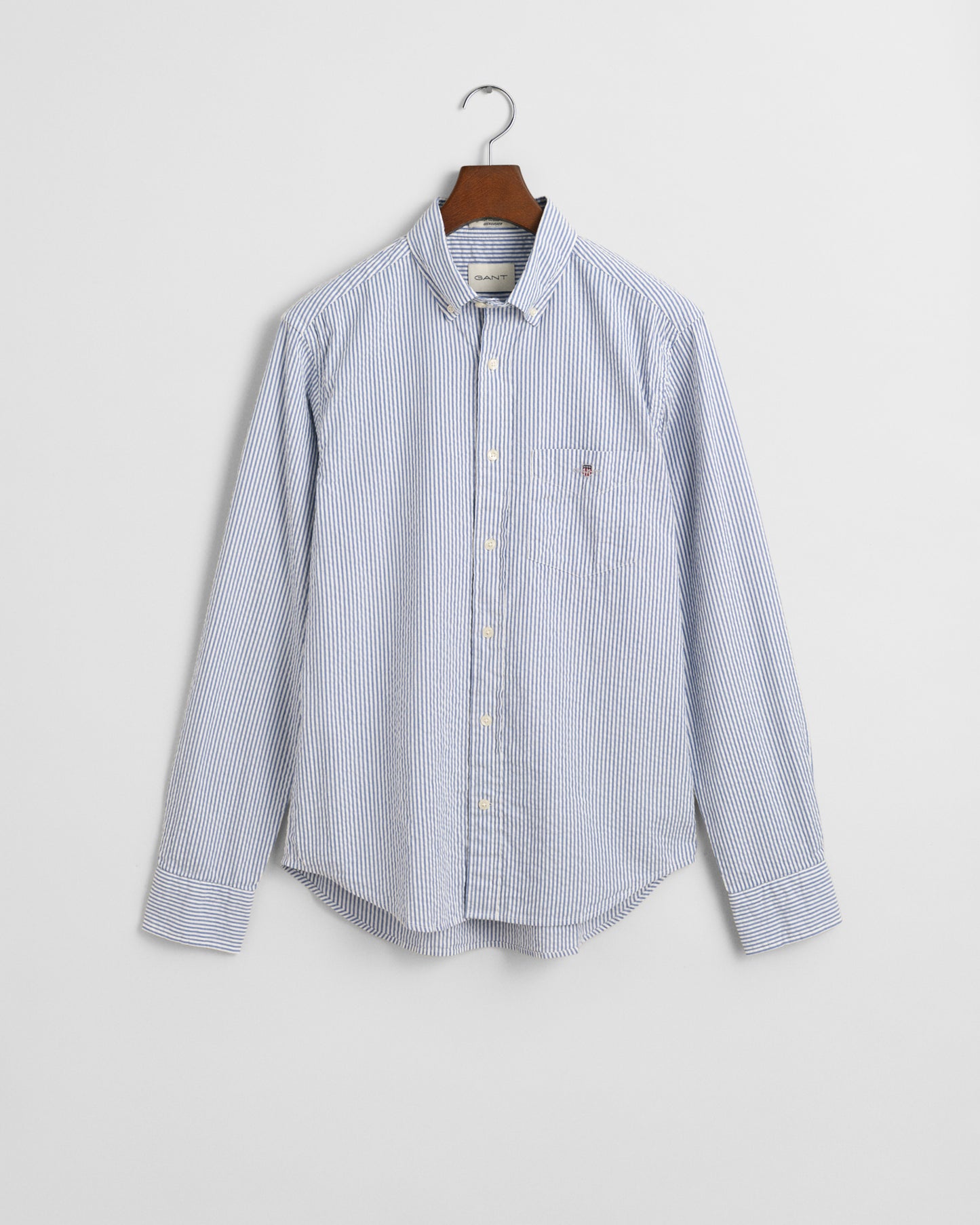 RICH BLUE, REG SEERSUCKER STRIPE SHIRT, FLAT-LAY BY GANT AU.