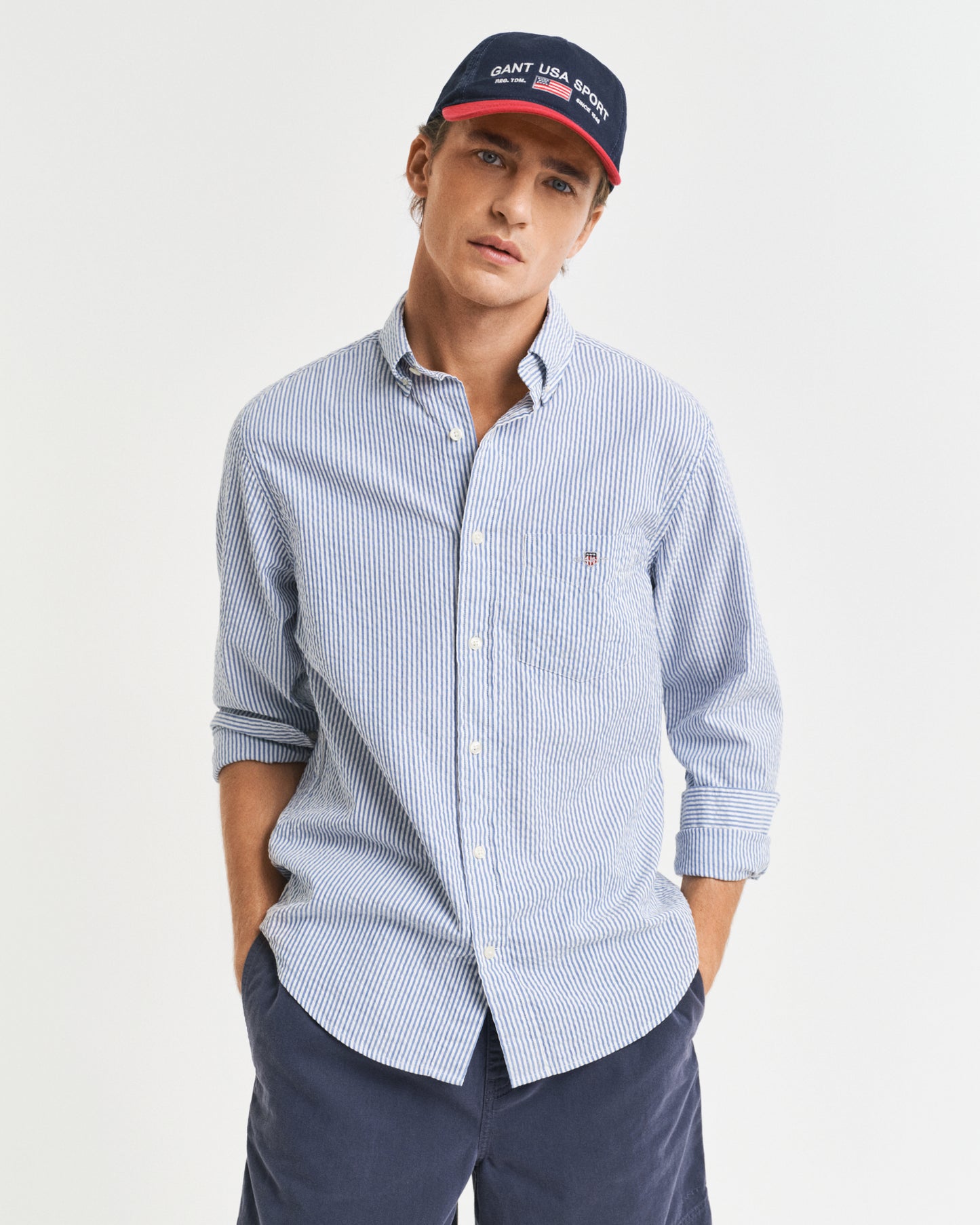 RICH BLUE, REG SEERSUCKER STRIPE SHIRT, FRONT-VIEW BY GANT AU.
