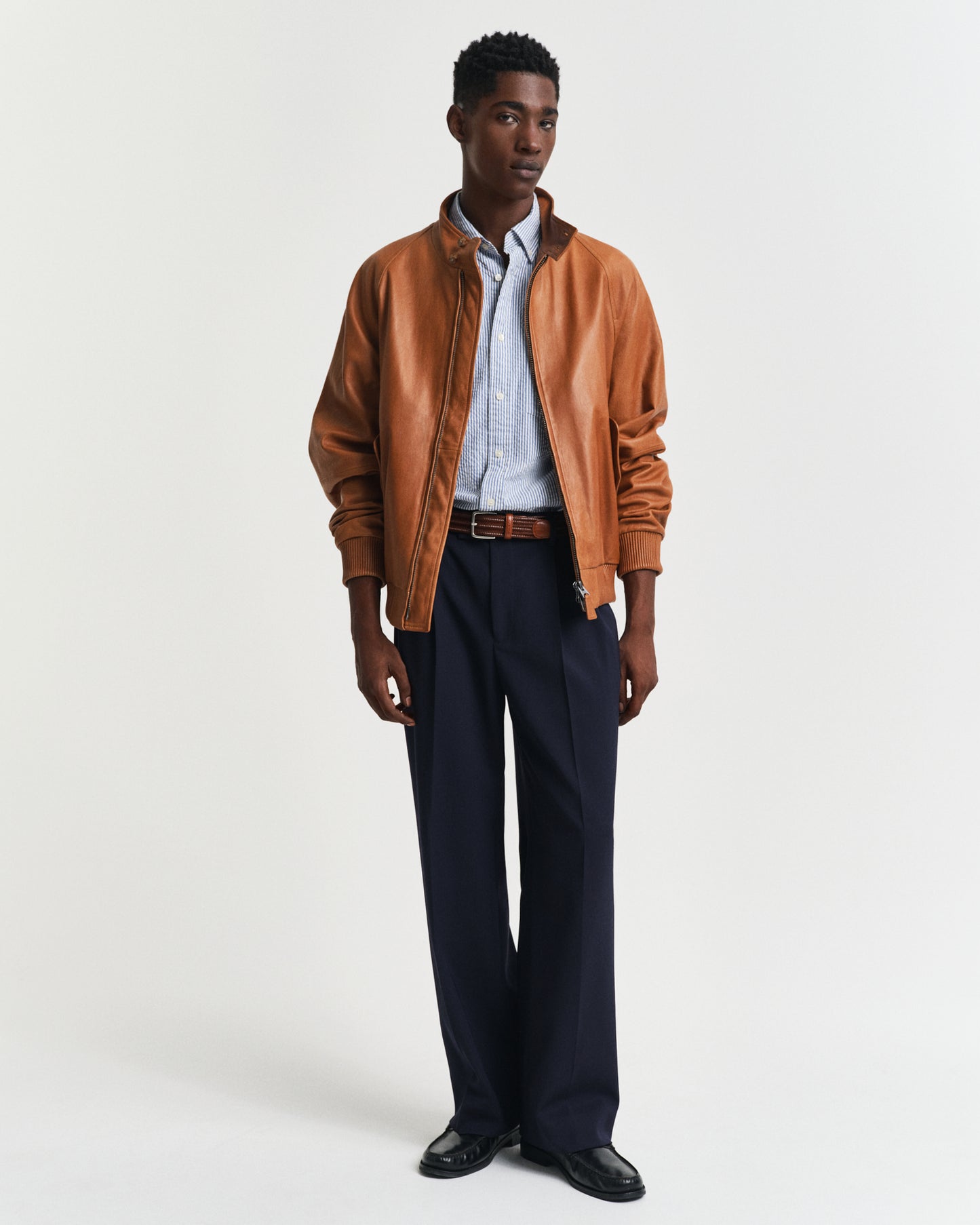 RICH BLUE, REG SEERSUCKER STRIPE SS SHIRT BY GANT AU.