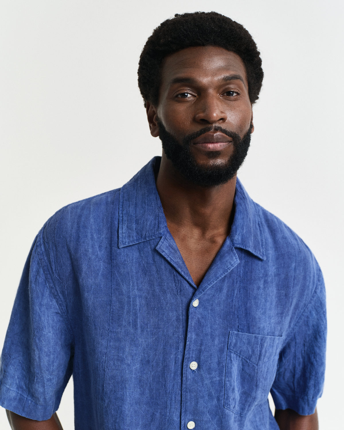 RICH BLUE, REL LINEN RESORT SHIRT, CLOSE-UP BY GANT AU.