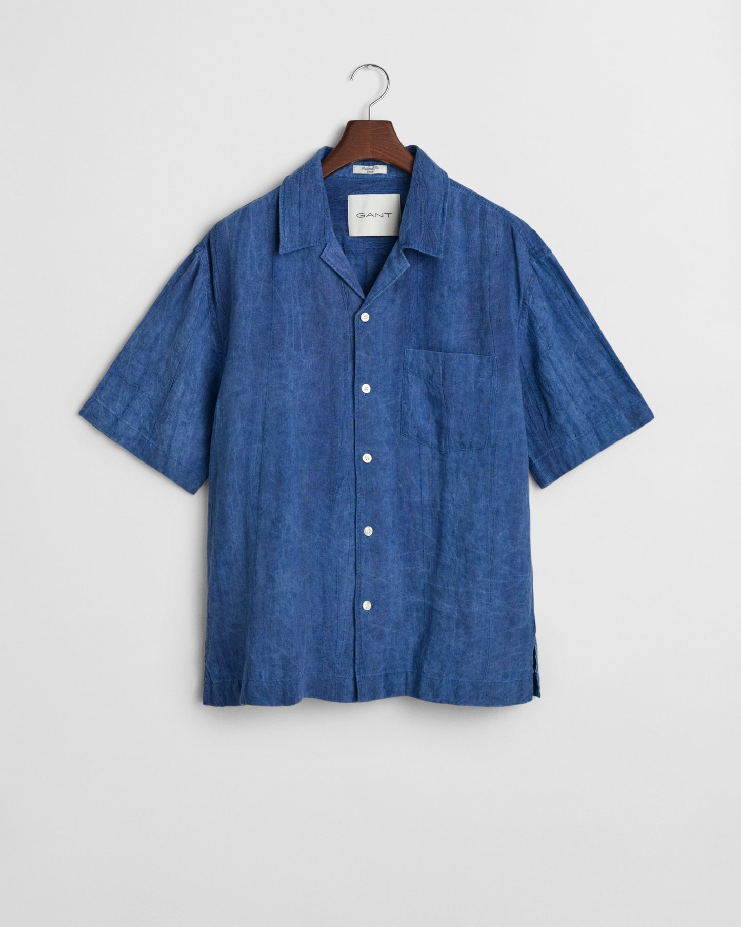 RICH BLUE, REL LINEN RESORT SHIRT, FLAT-LAY BY GANT AU.