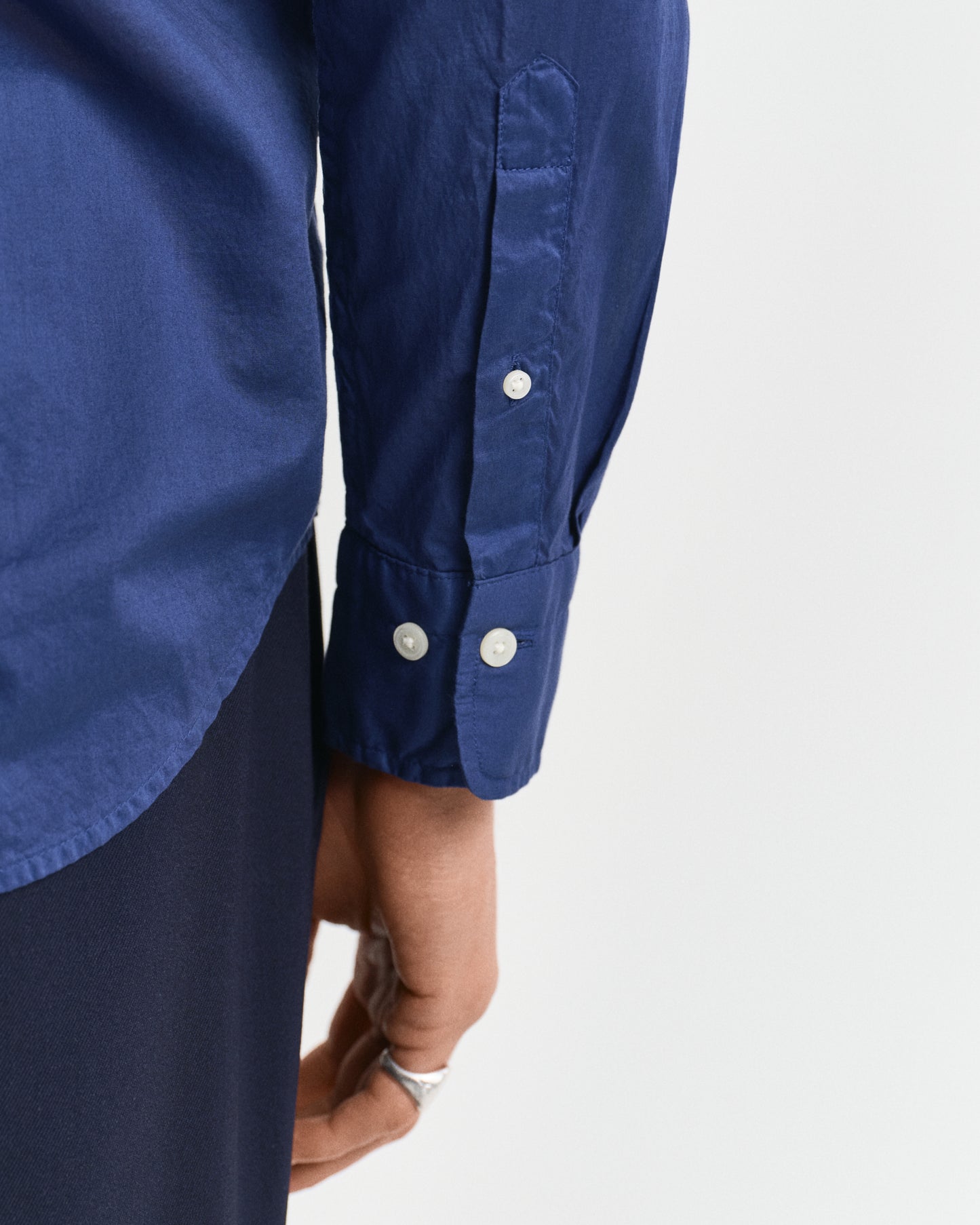 PERSIAN BLUE, REG SUNFADED VOILE SHIRT, CLOSE-UP BY GANT AU.