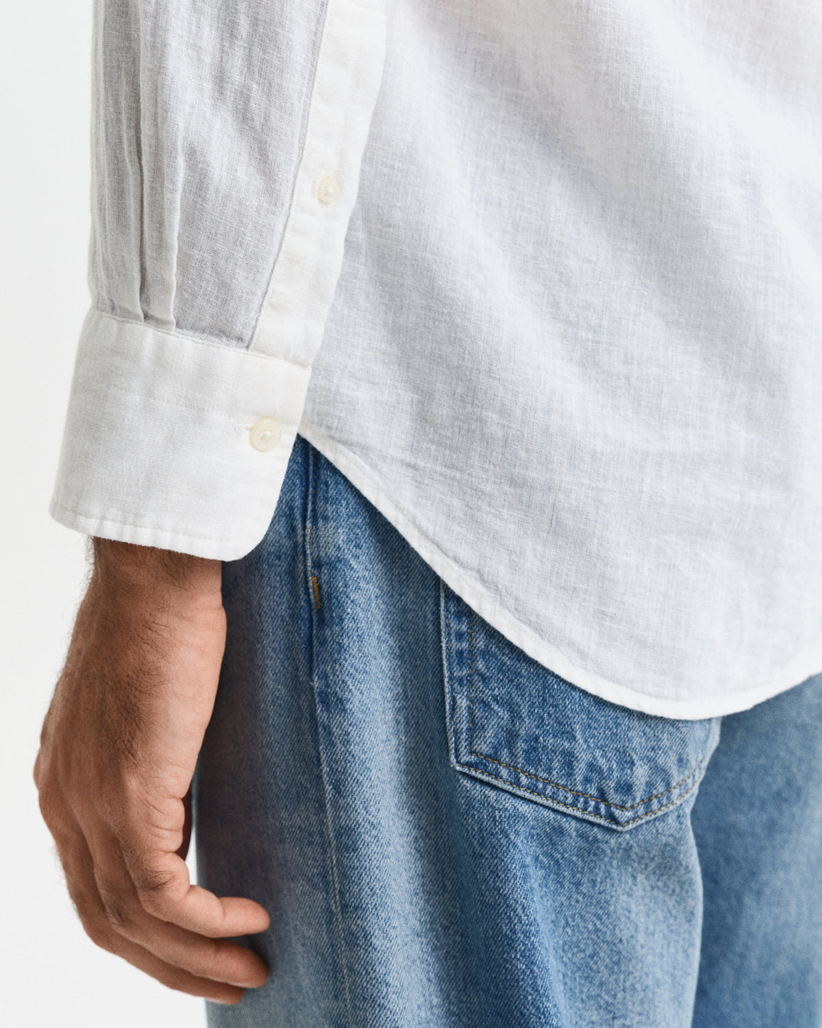 WHITE, REG COTTON LINEN SHIRT, CLOSE-UP BY GANT AU.