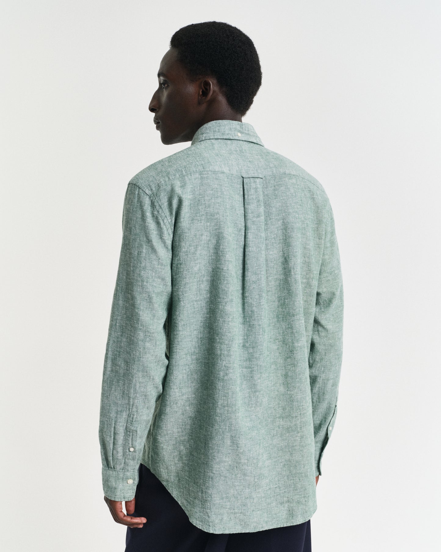 WOODY GREEN, REG COTTON LINEN SHIRT, BACK-VIEW BY GANT AU.