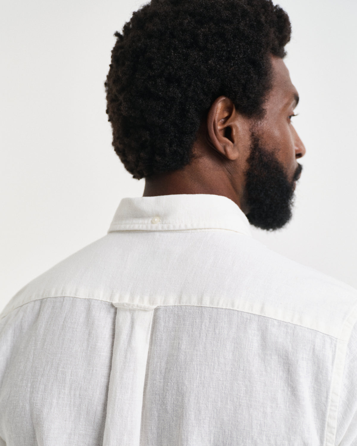 WHITE, REG COTTON LINEN SS SHIRT, CLOSE-UP BY GANT AU.