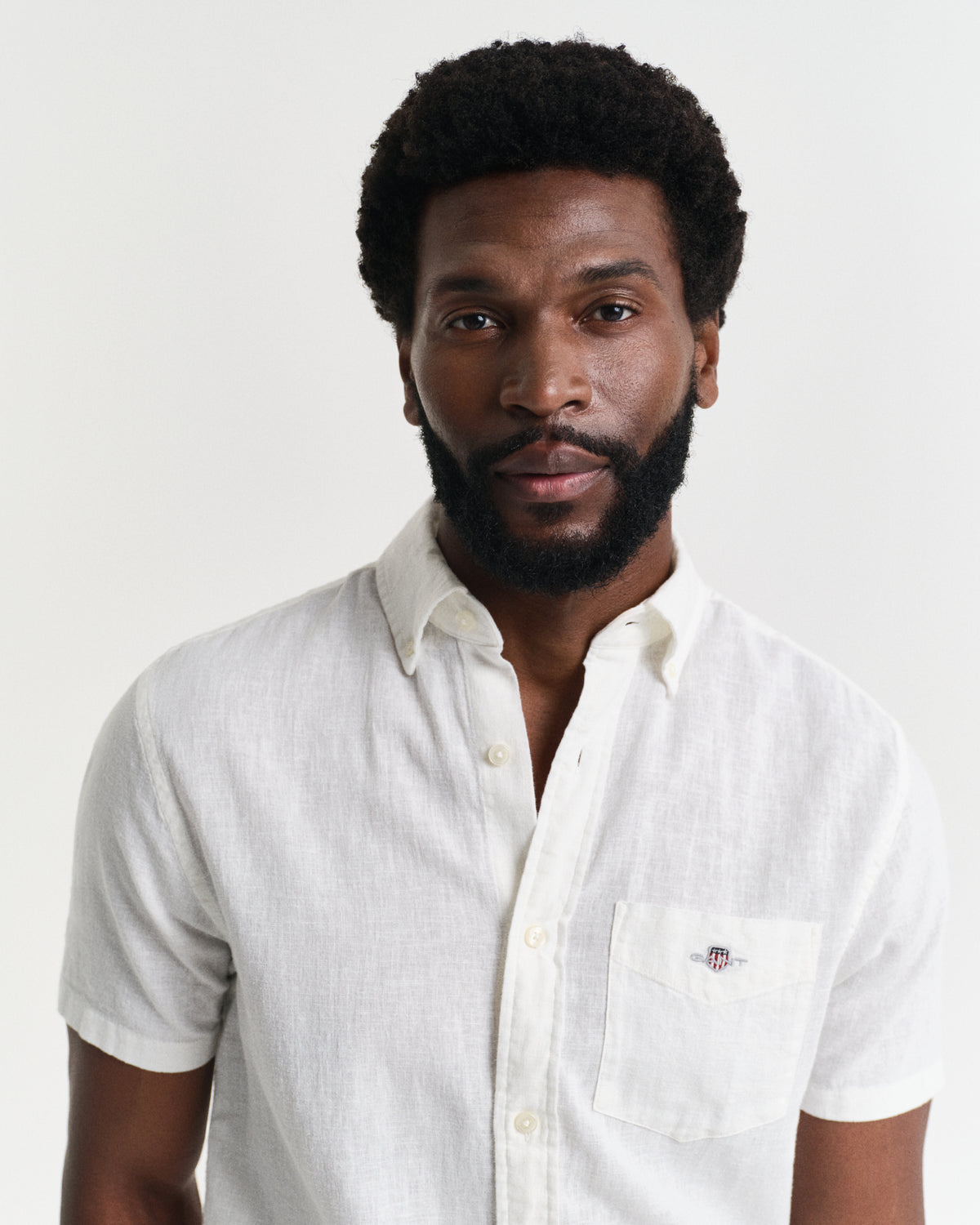 MODEL WEARING REG COTTON LINEN SS SHIRT