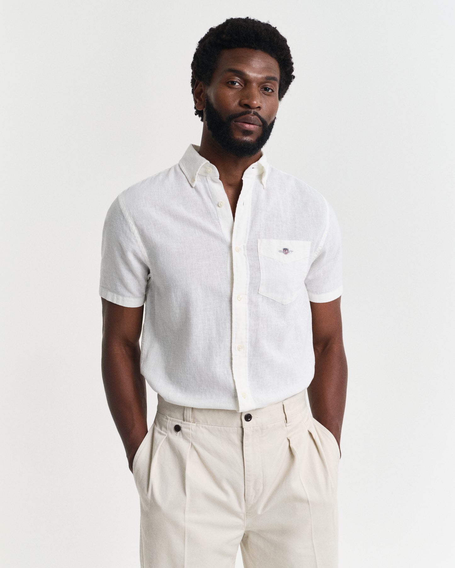 WHITE, REG COTTON LINEN SS SHIRT, FRONT-VIEW BY GANT AU.