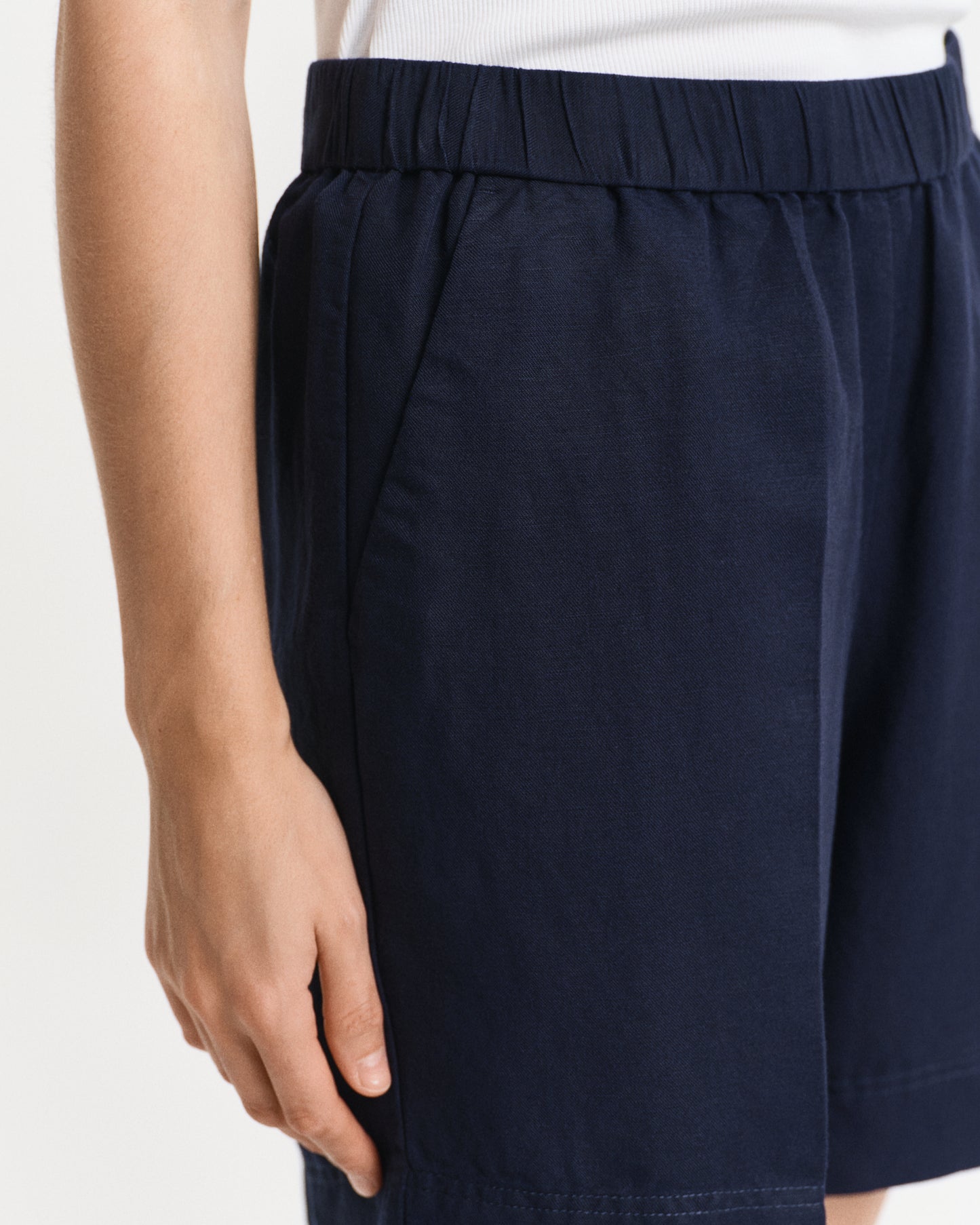 MODEL WEARING REL LINEN BLEND PULL ON SHORTS