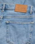 SEMI LIGHT BLUE, CROPPED SLIM STRETCH JEANS, FLAT-LAY BY GANT AU.