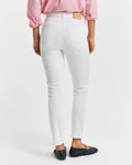 EGGSHELL, SLIM CROPPED WHITE JEANS, BACK-VIEW BY GANT AU.