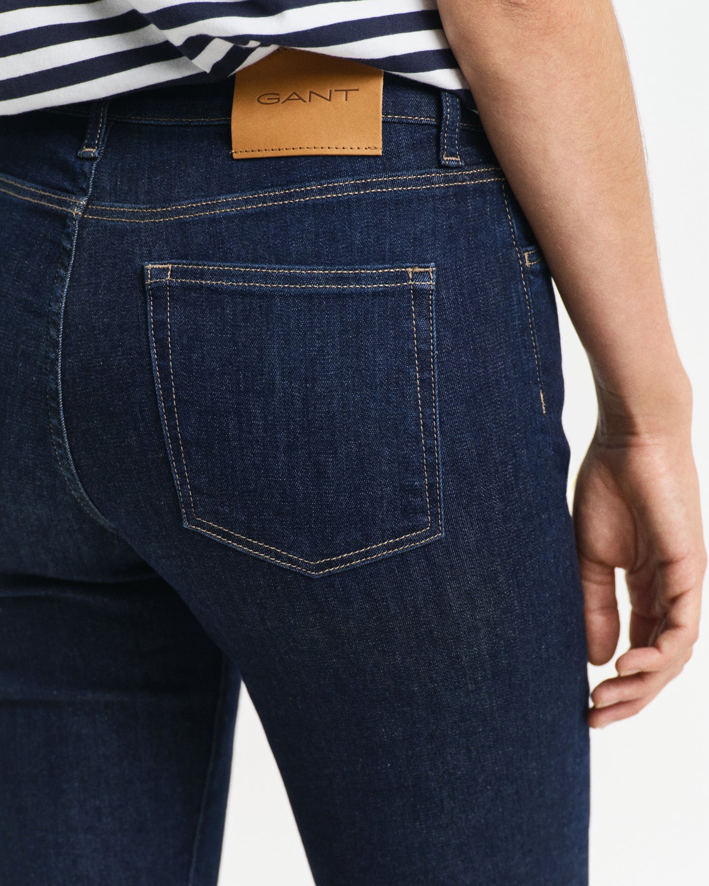 MODEL WEARING SKINNY STRETCH JEANS