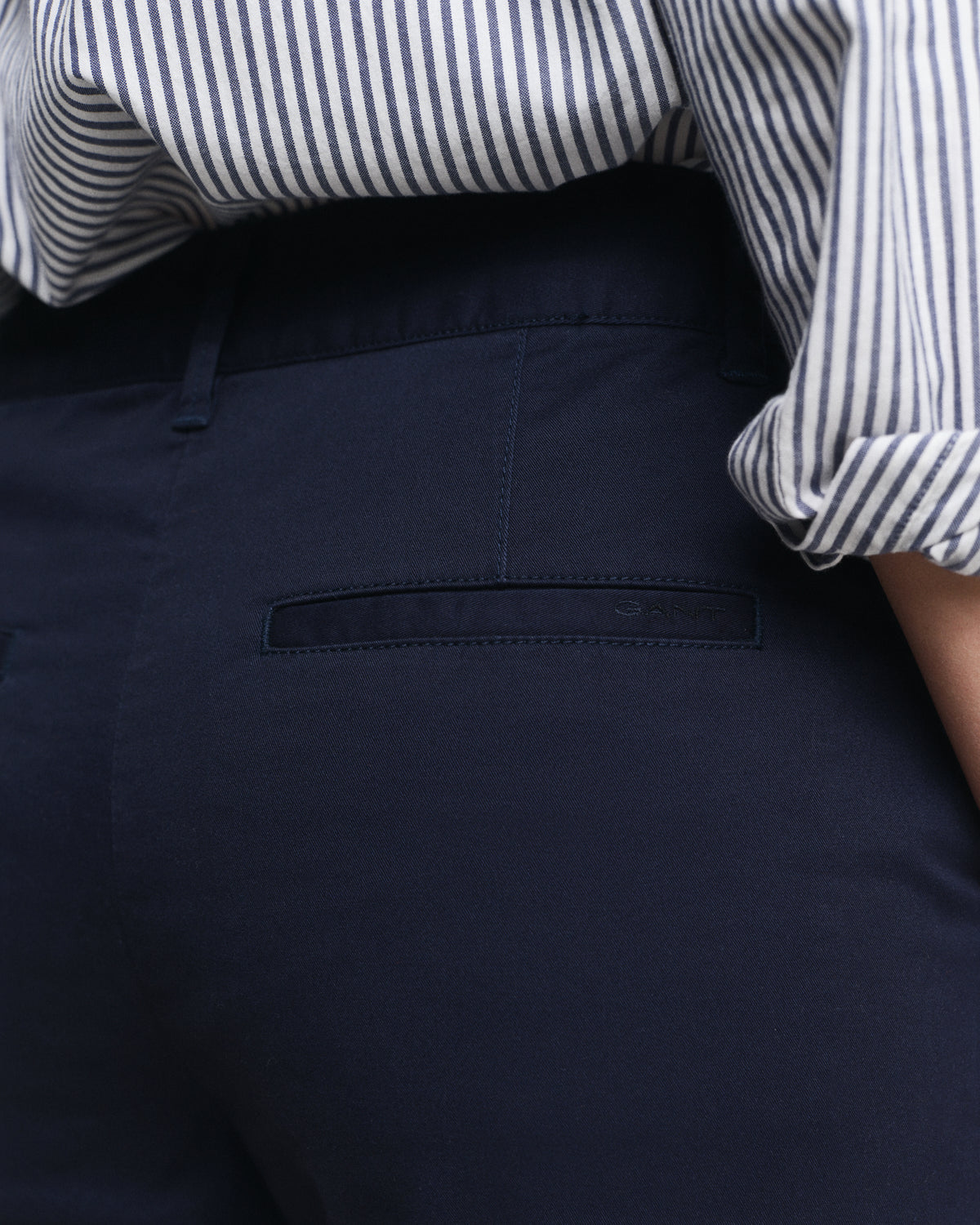 EVENING BLUE, SLIM CHINOS, CLOSE-UP BY GANT AU.