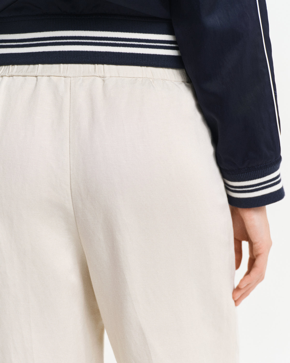 PUTTY, LINEN BLEND PULL ON PANTS, CLOSE-UP BY GANT AU.