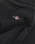 BLACK, REG SHIELD SWEATPANTS, CLOSE-UP BY GANT AU.