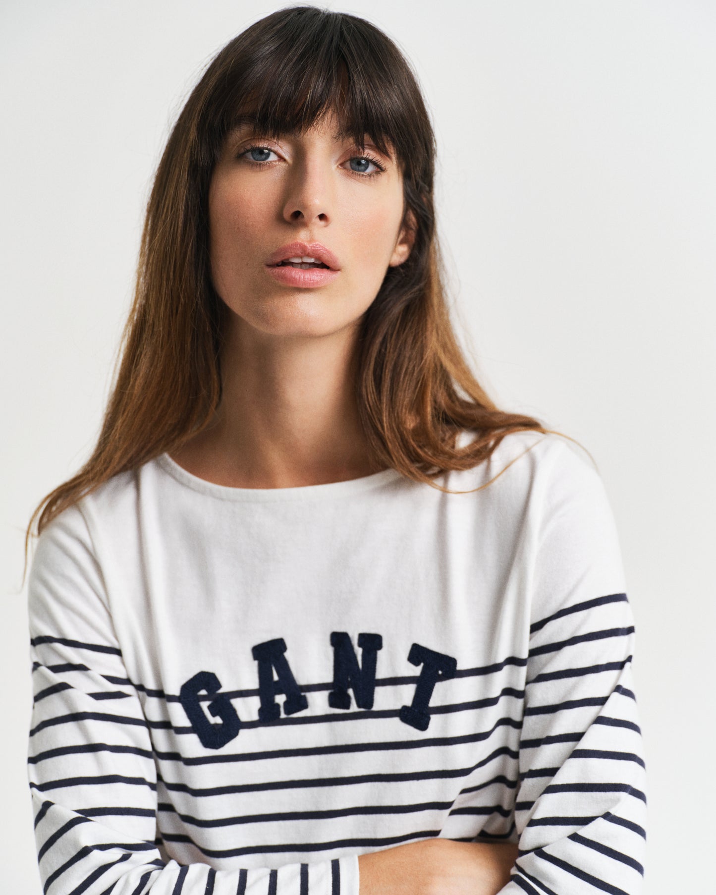 EVENING BLUE, REG BRETON BOAT NECK T-SHIRT, CLOSE-UP BY GANT AU.