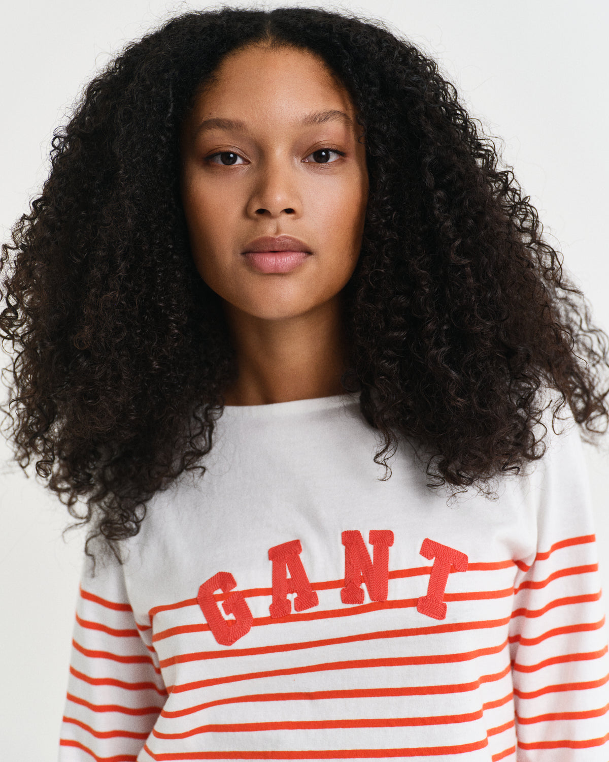 ORANGE RED, REG BRETON BOAT NECK T-SHIRT, CLOSE-UP BY GANT AU.