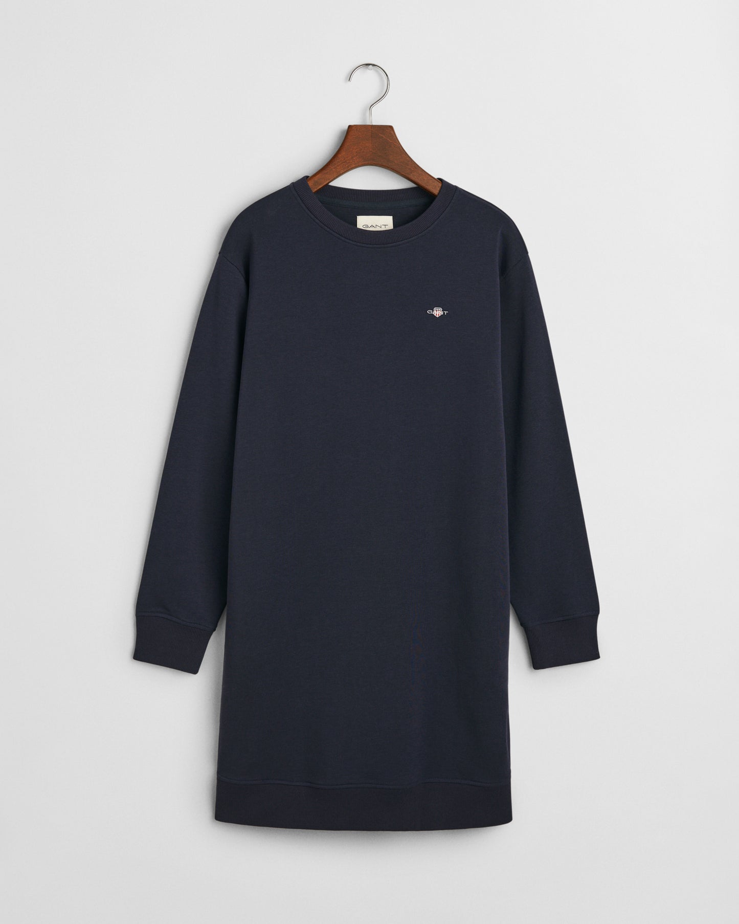EVENING BLUE, SHIELD C-NECK SWEAT DRESS, FLAT-LAY BY GANT AU.