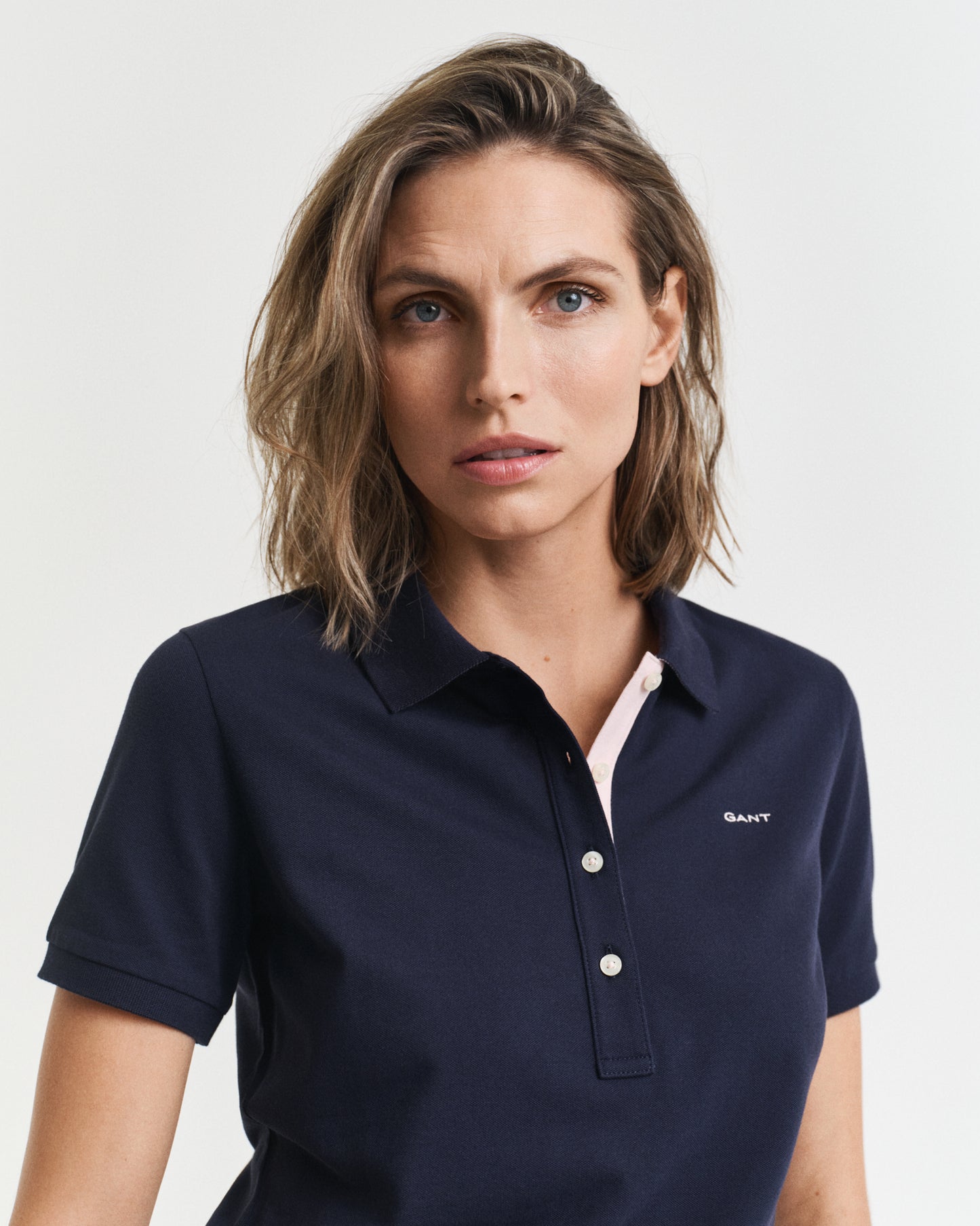 EVENING BLUE, CONTRAST COLLAR SS PIQUE POLO, CLOSE-UP BY GANT AU.