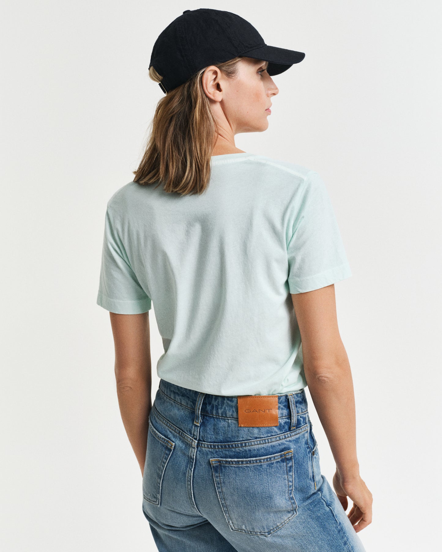 FADED MINT, REG SUNFADED SS V-NECK T-SHIRT, BACK-VIEW BY GANT AU.