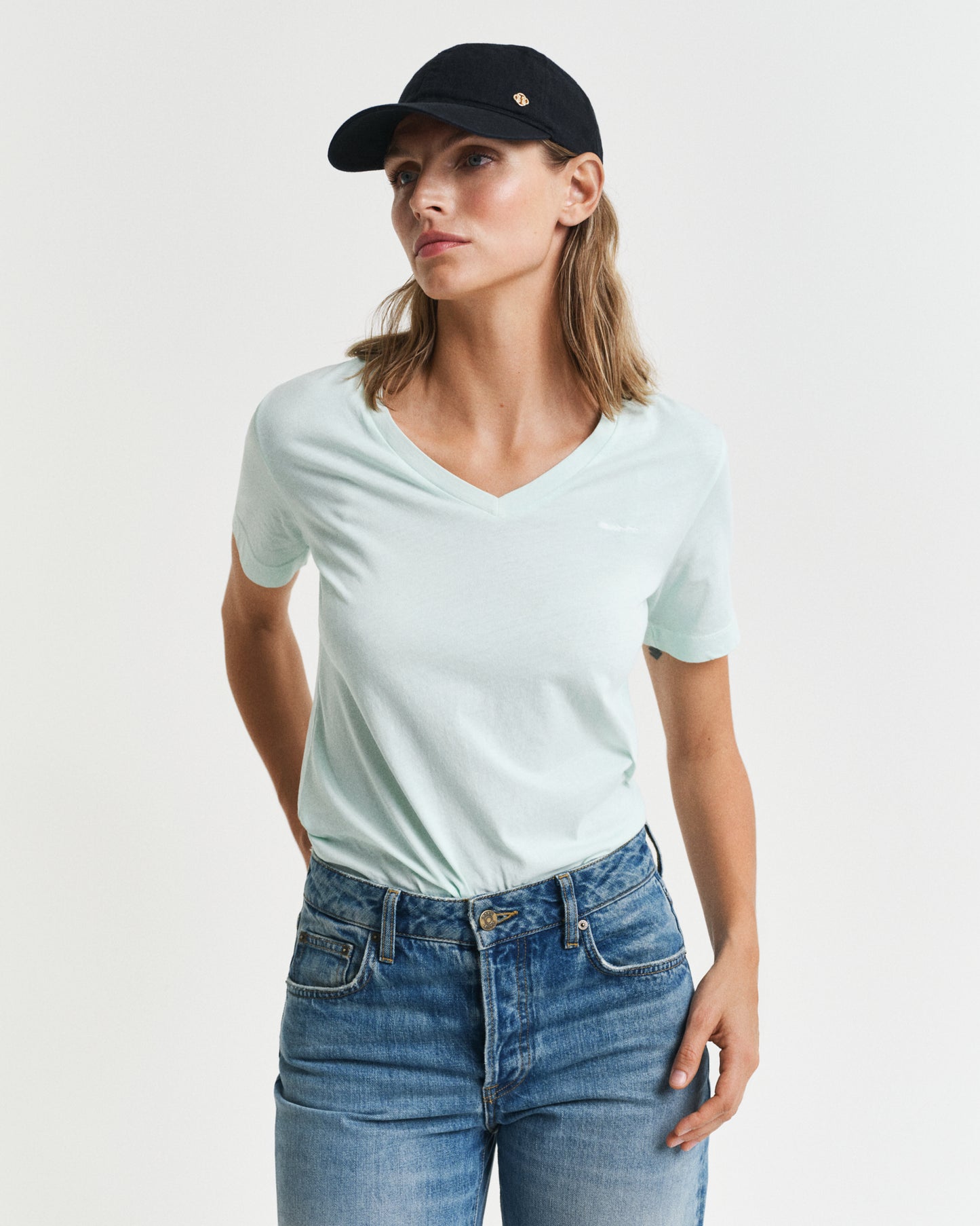 FADED MINT, REG SUNFADED SS V-NECK T-SHIRT, FRONT-VIEW BY GANT AU.