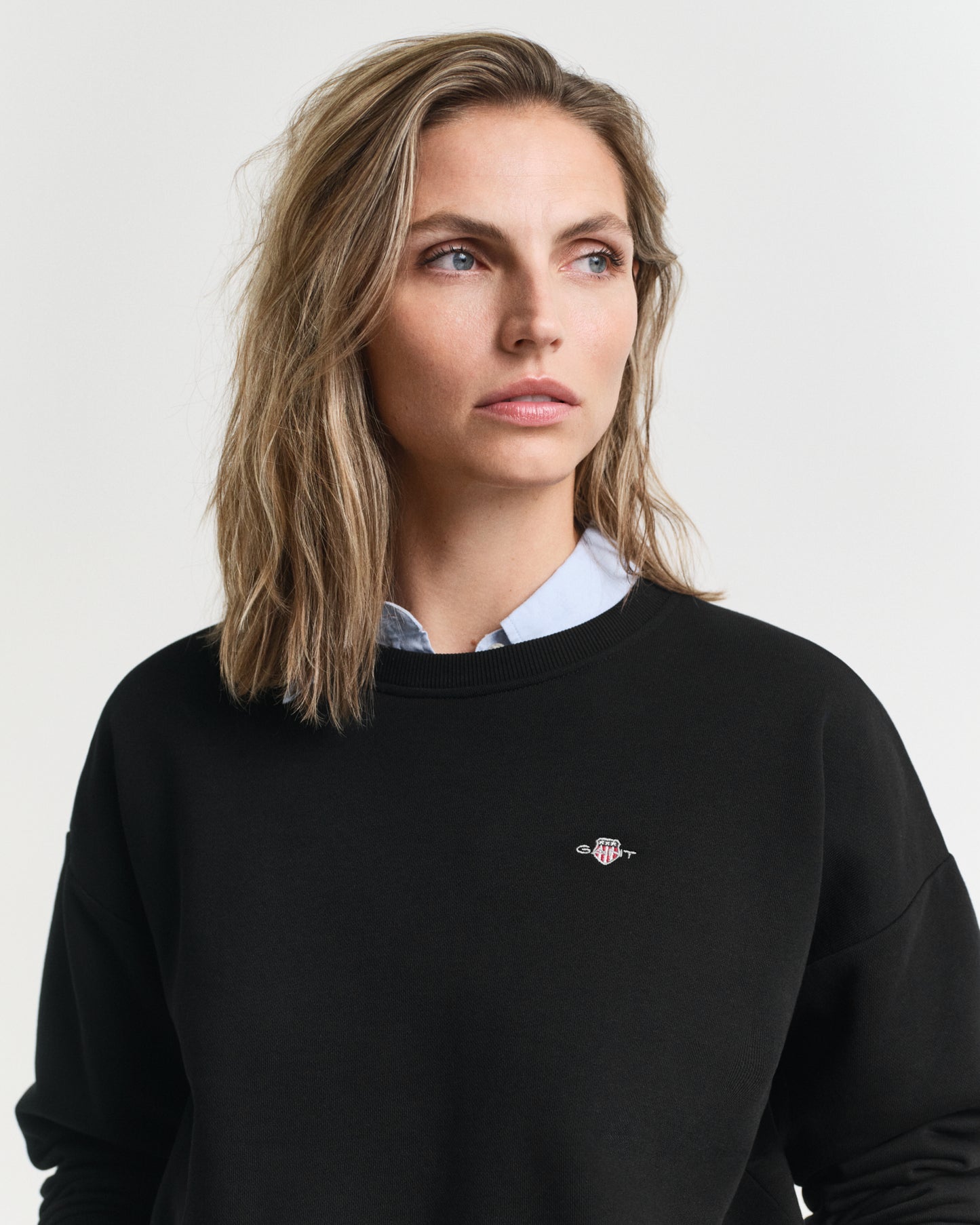 BLACK, SHIELD C-NECK SWEAT, CLOSE-UP BY GANT AU.