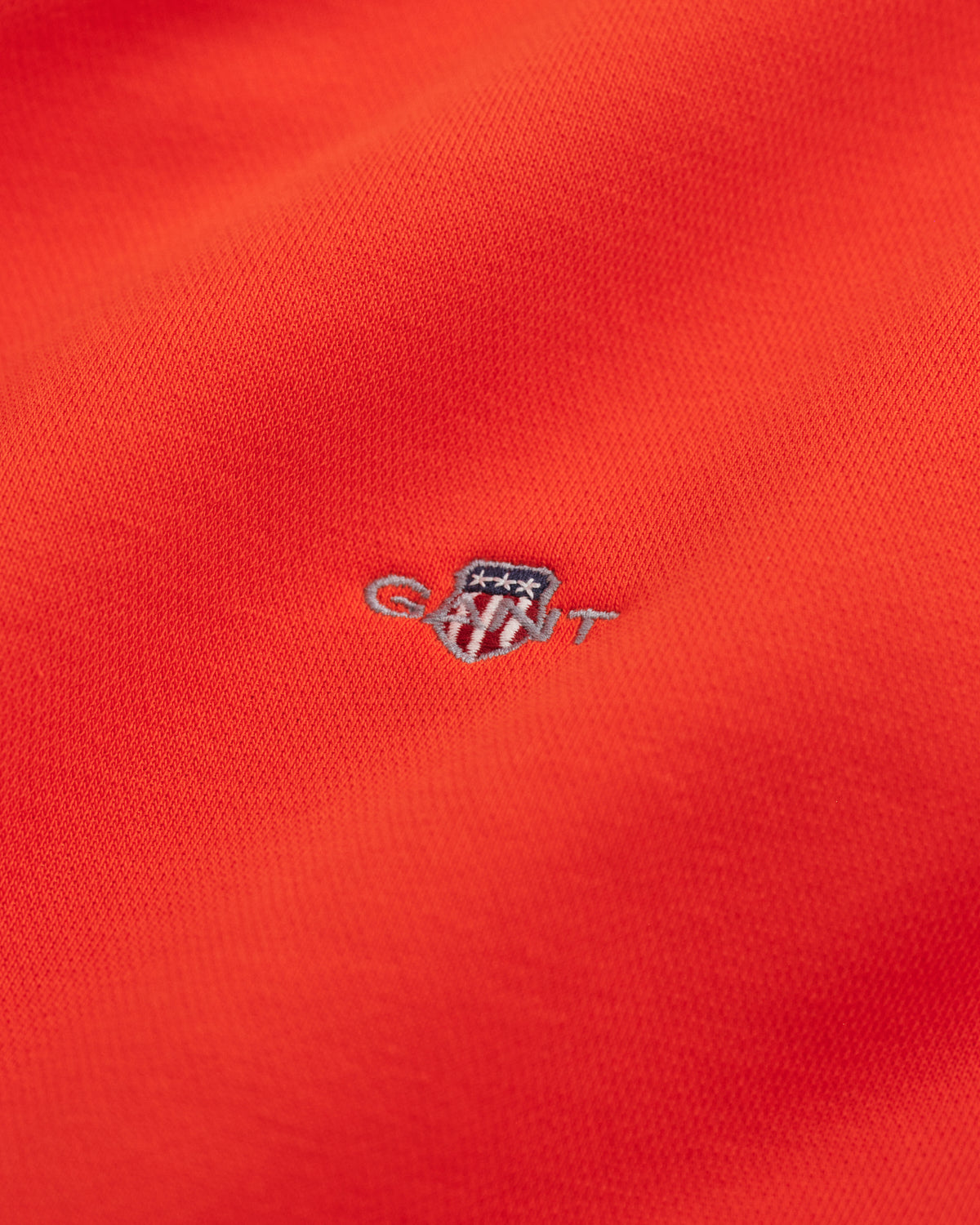 ORANGE RED, SHIELD C-NECK SWEAT, CLOSE-UP BY GANT AU.