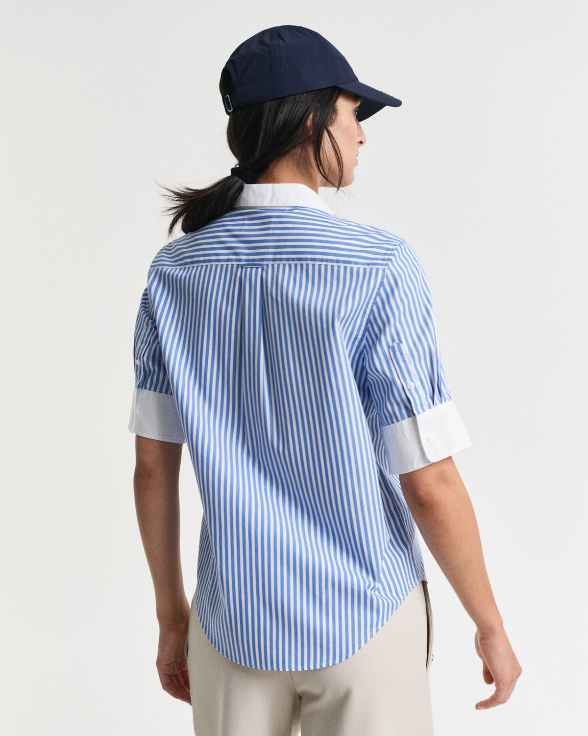 PERFECT BLUE, REG CONTRAST STRIPED SS SHIRT, BACK-VIEW BY GANT AU.