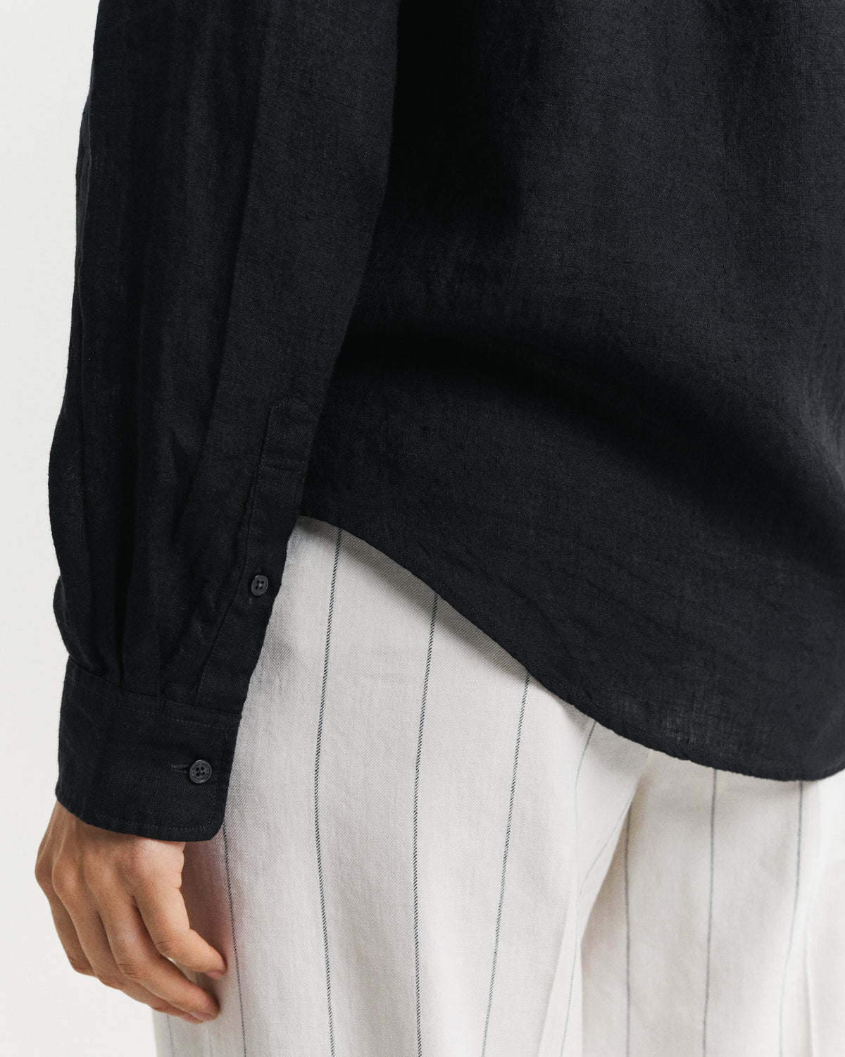 BLACK, REG LINEN SHIRT, CLOSE-UP BY GANT AU.