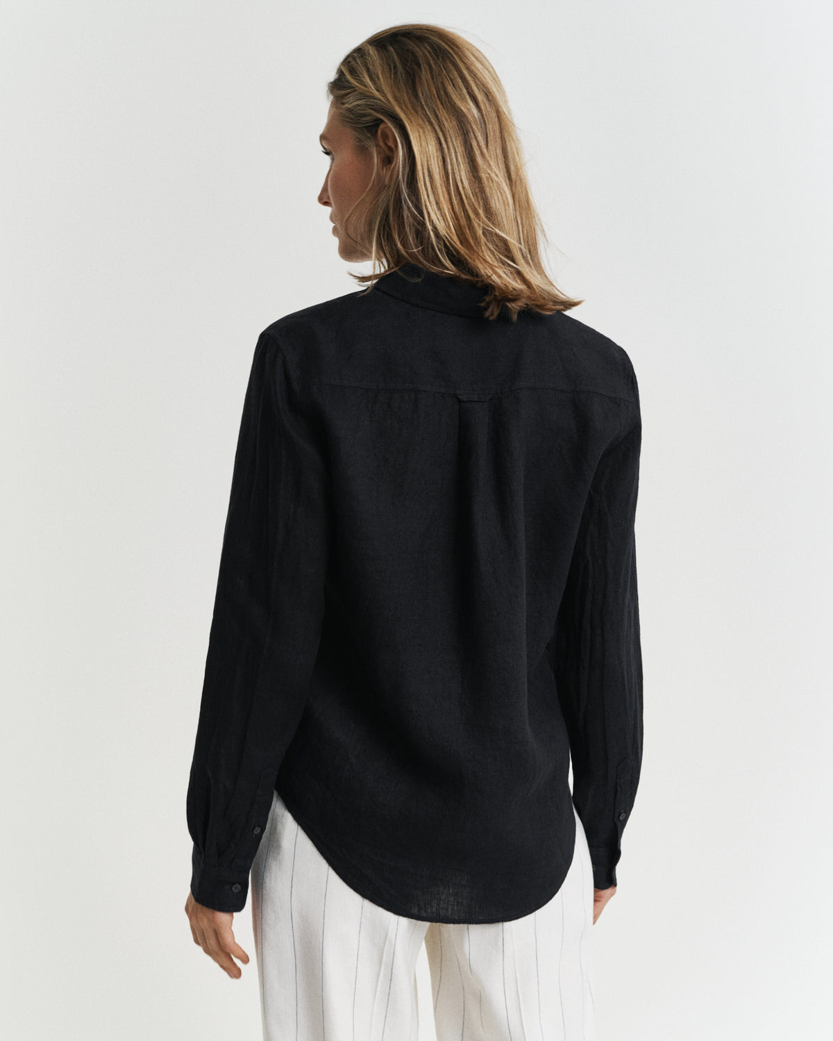 BLACK, REG LINEN SHIRT, BACK-VIEW BY GANT AU.