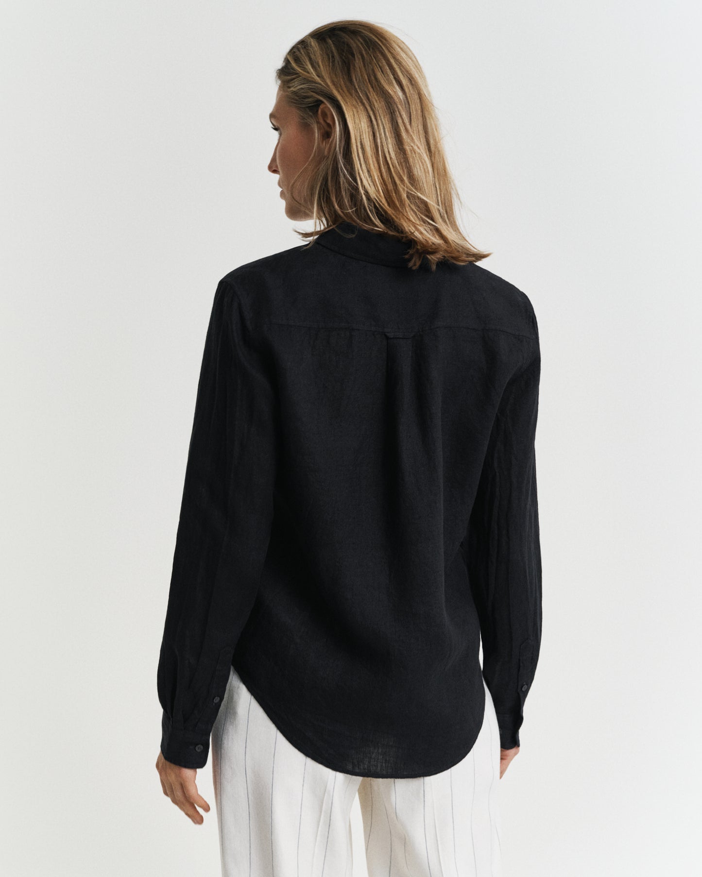 BLACK, REG LINEN SHIRT, BACK-VIEW BY GANT AU.