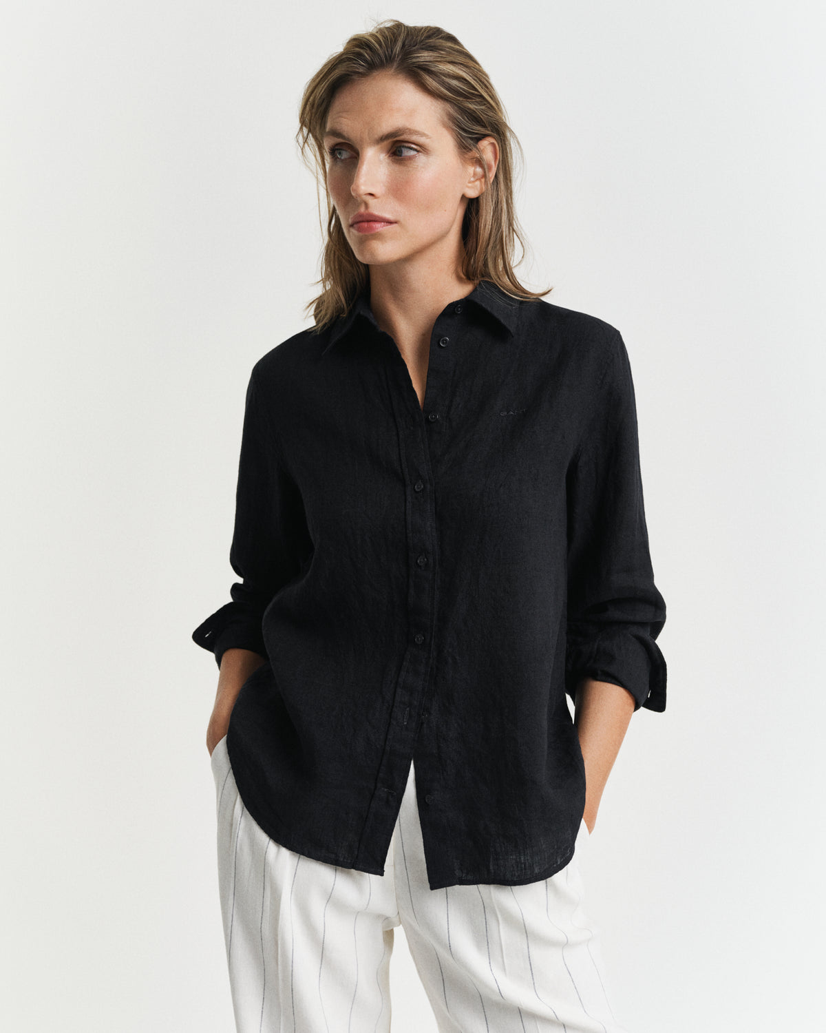 BLACK, REG LINEN SHIRT, FRONT-VIEW BY GANT AU.