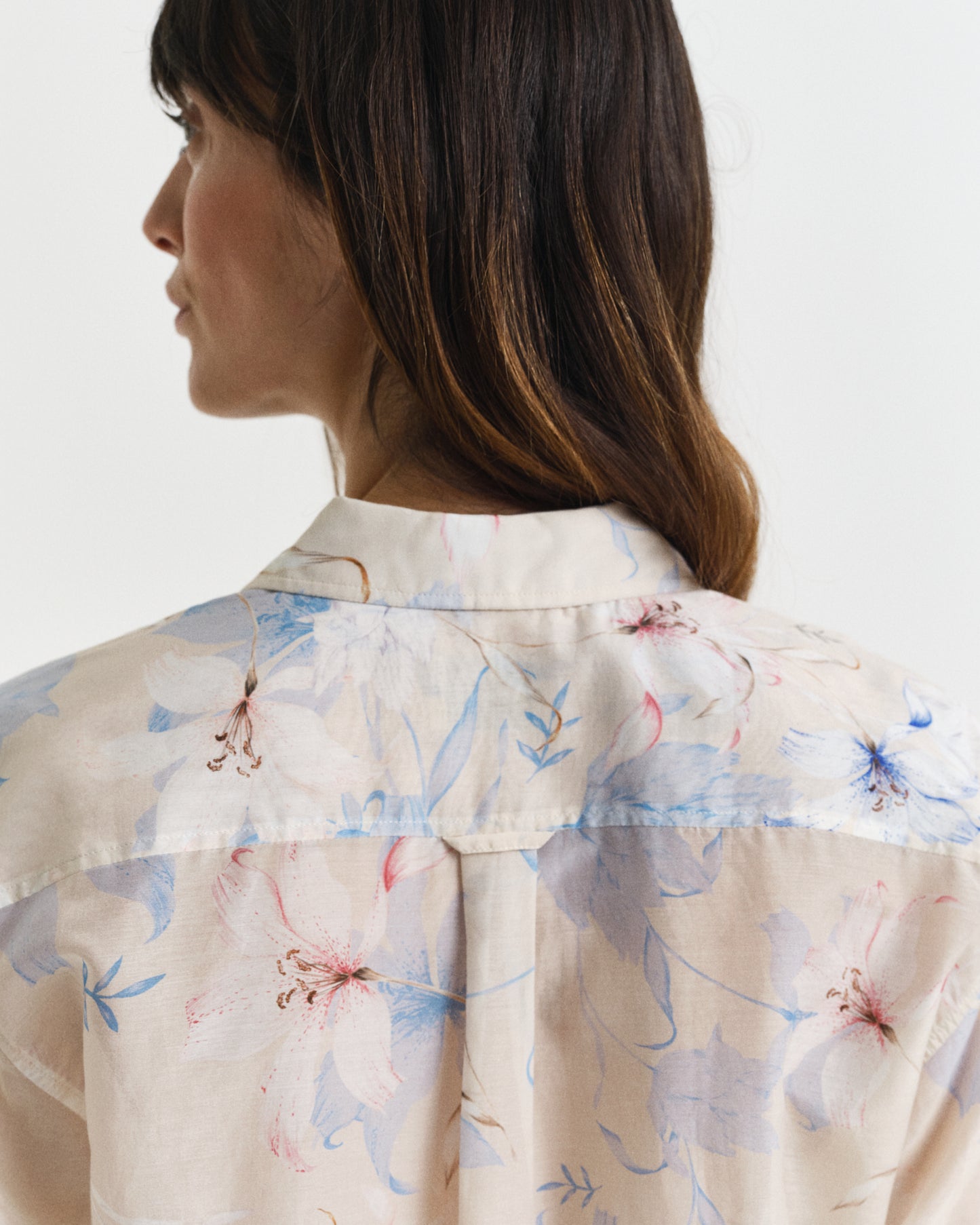 PUTTY, REL FLORAL PRINT COT SILK SHIRT, CLOSE-UP BY GANT AU.